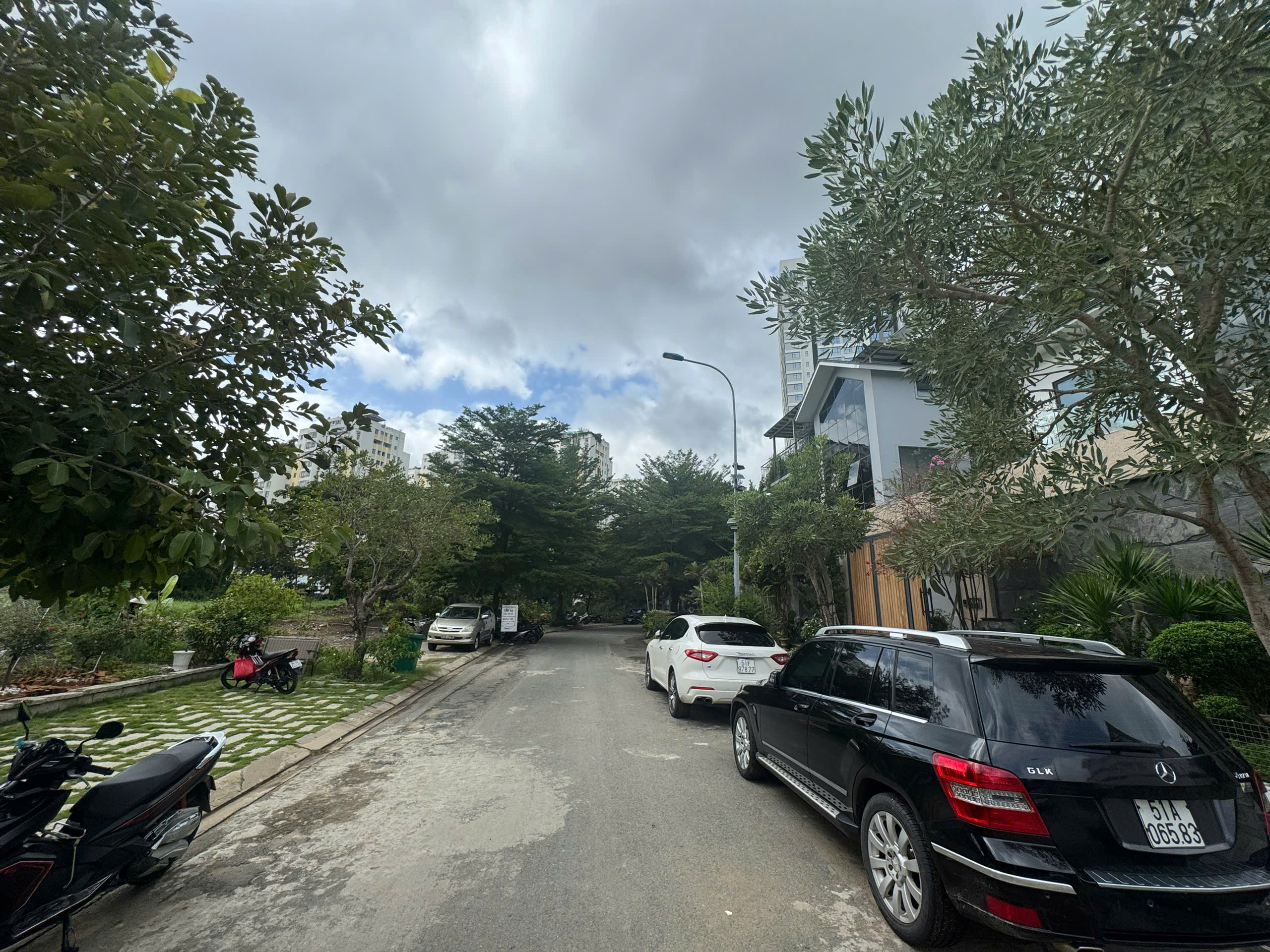 Land for sale Sadeco Vivo villa in District 7 is built in a basement + 3 floors with an extremely open park view – 250m2 1