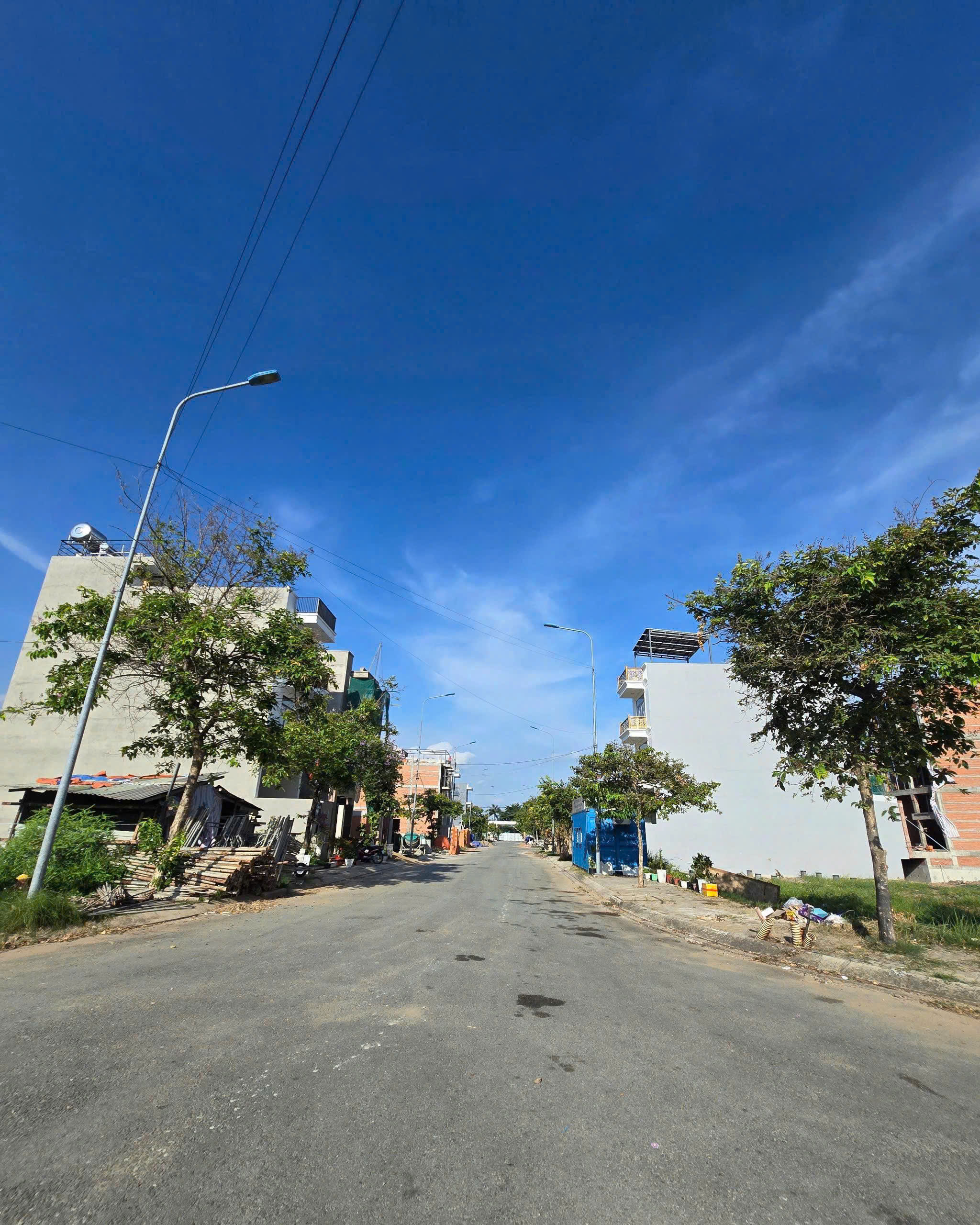 Land for sale in front of Dao Tri KDC Lotus Residence, District 7 is built basement + ground floor + 2 floors + terrace – 93.5m2 4