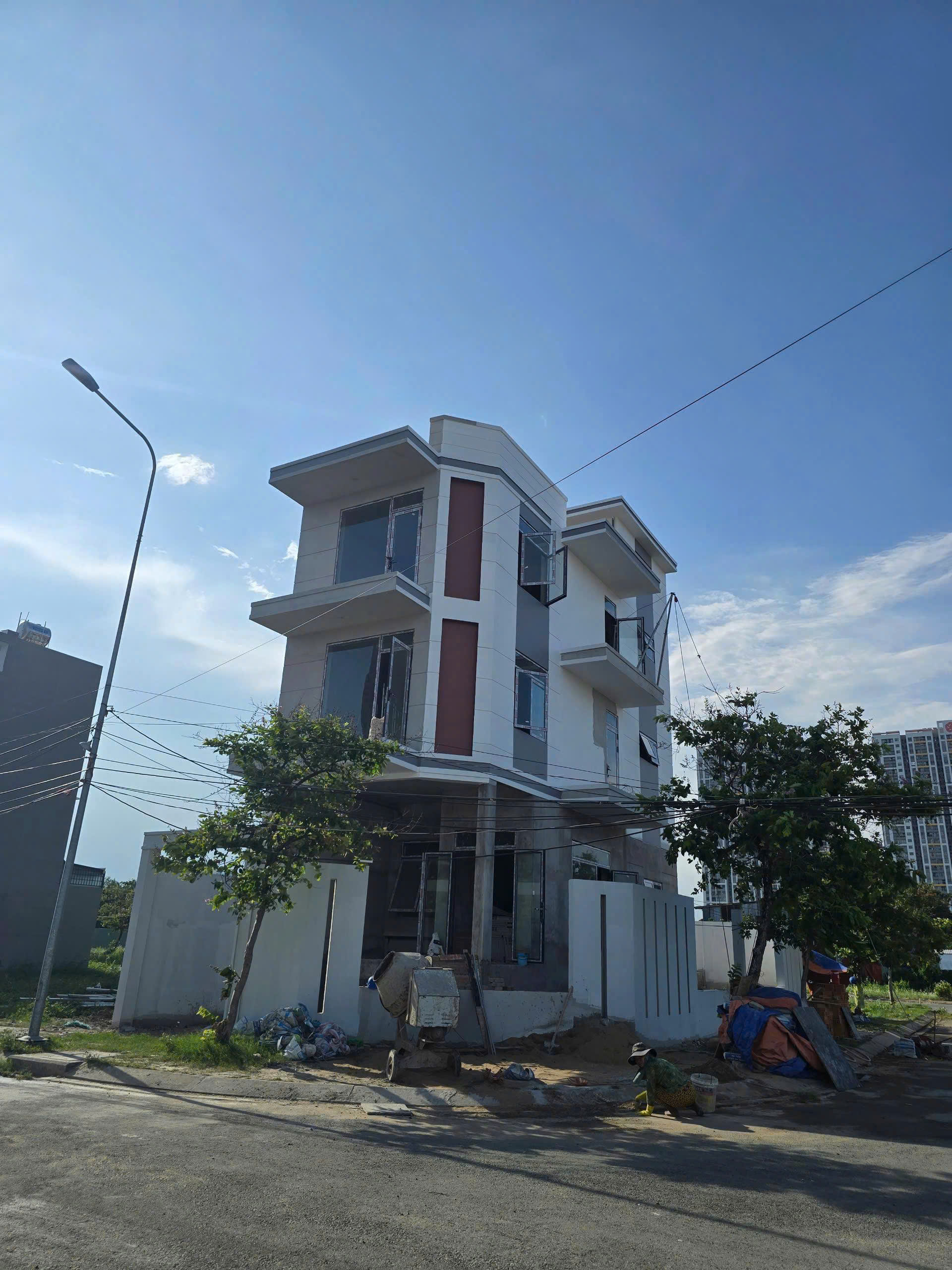 Land for sale in front of Dao Tri KDC Lotus Residence, District 7 is built basement + ground floor + 2 floors + terrace – 93.5m2