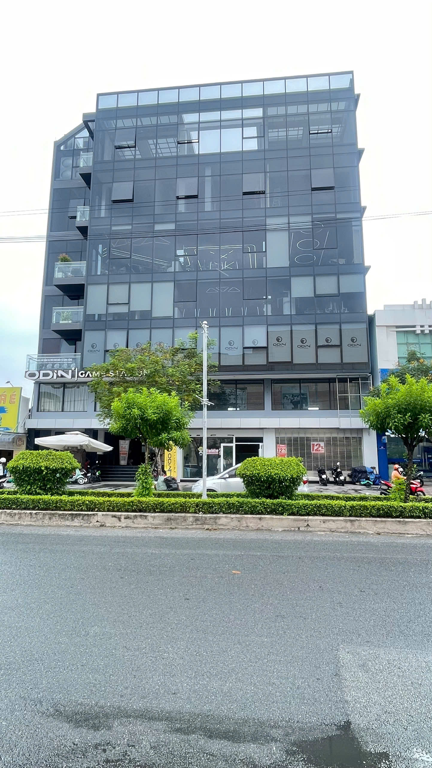 Premises for rent at 169 Nguyen Thi Thap, District 7 built on the ground floor + 1 floor opposite Lotte supermarket – 300m2