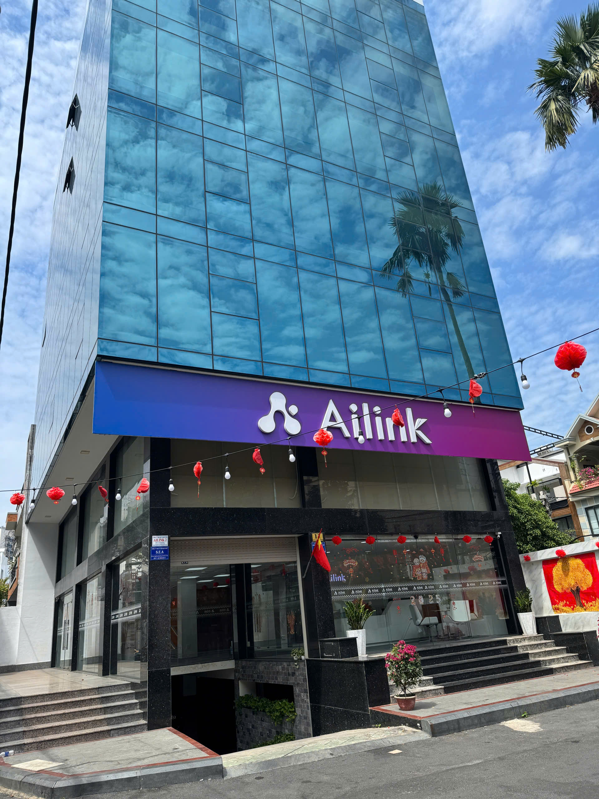 Business space for lease and 4 floors of office on Nguyen Huy Tuong Street, Ward 7, Binh Thanh District 6