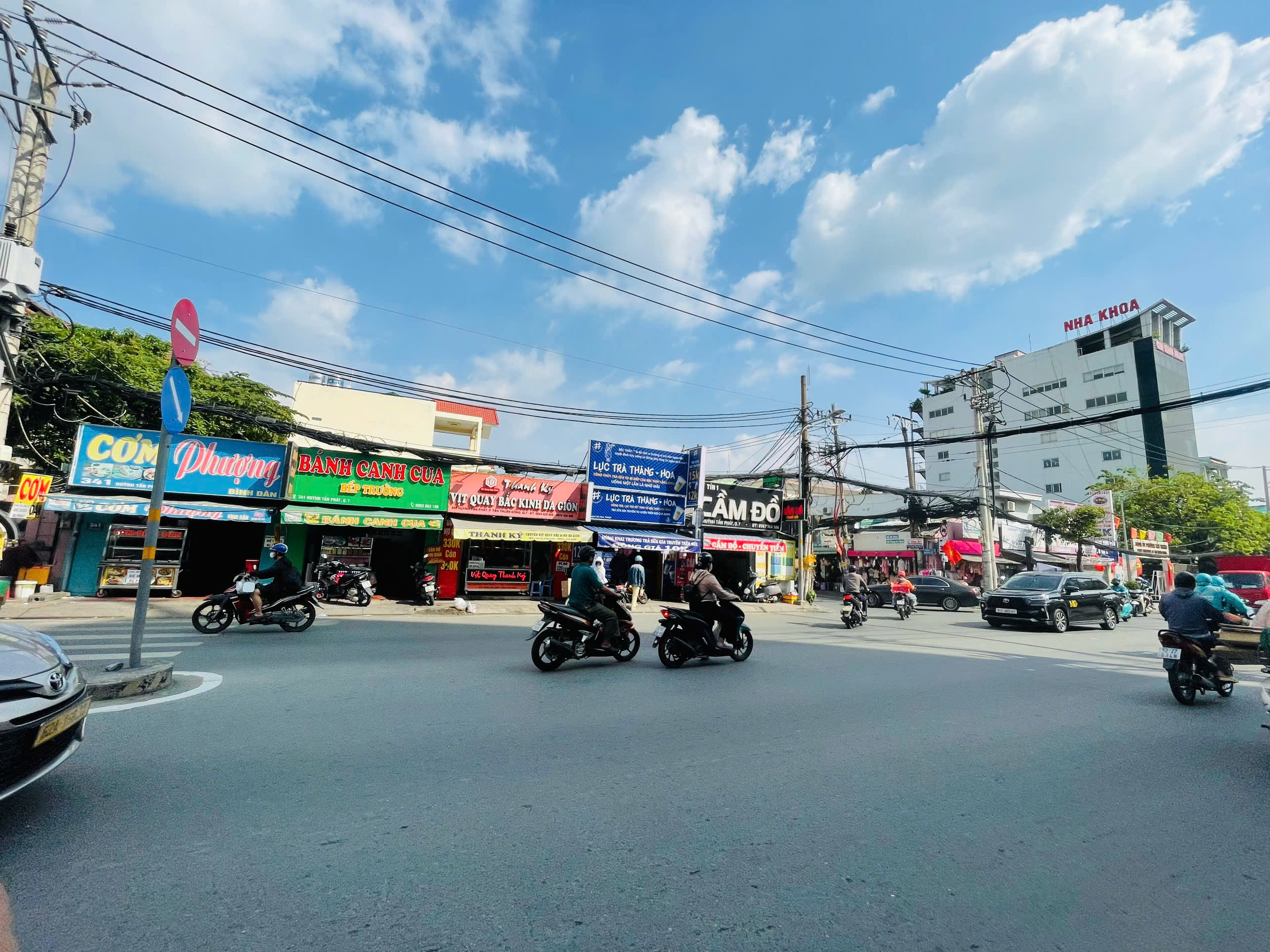 Cho thuê mặt bằng kinh doanh 322 Huỳnh Tấn Phát, Tân Thuận, Quận 7 ngang 14m gần ngay đường Bùi Văn  7