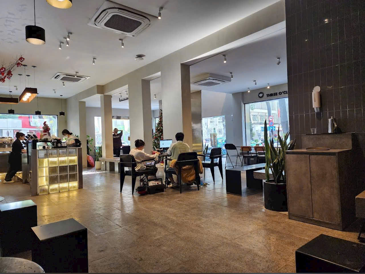 Corner house for rent with 2 fronts Nguyen Dinh Chieu – Pham Ngoc Thach, District 3 with 2 floors – 140m2 3