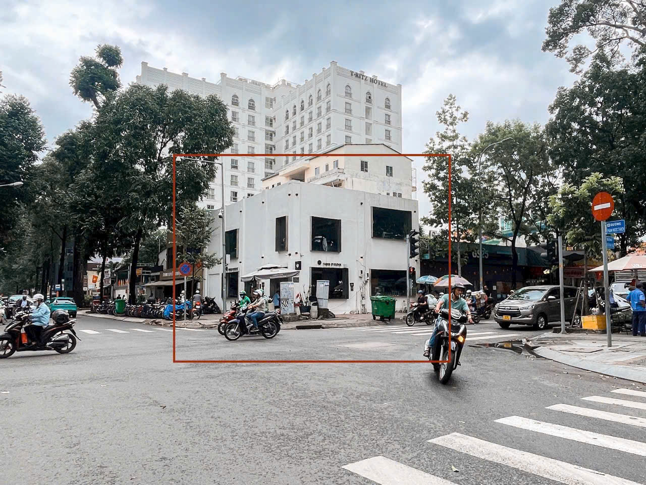 Corner house for rent with 2 fronts Nguyen Dinh Chieu – Pham Ngoc Thach, District 3 with 2 floors – 140m2