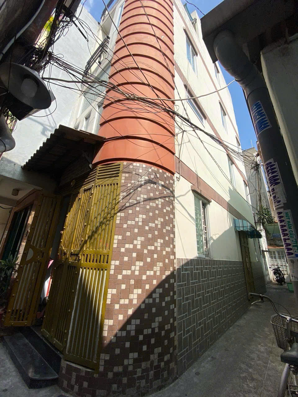 House for sale in Le Thi Rieng alley, Ben Thanh Ward, District 1 with 4 floors in a prime central location – 42.7m2 4