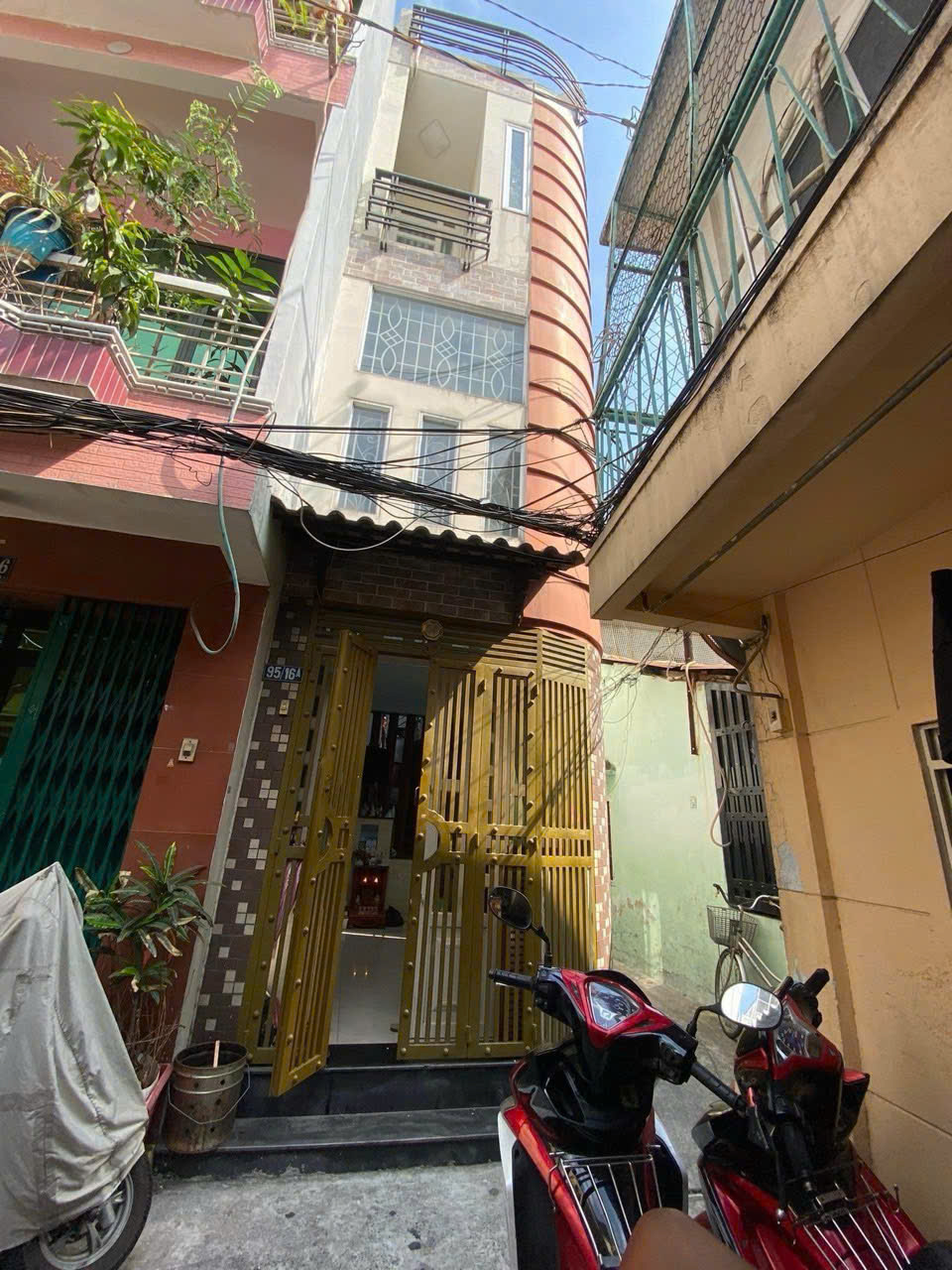 House for sale in Le Thi Rieng alley, Ben Thanh Ward, District 1 with 4 floors in a prime central location – 42.7m2 3