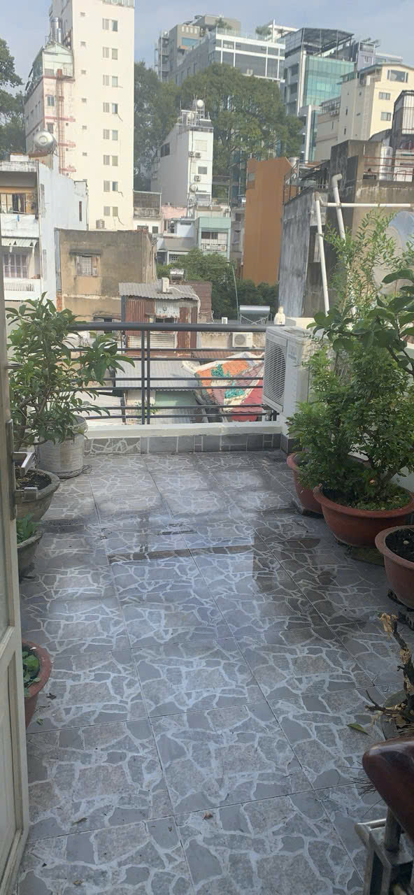 House for sale in Le Thi Rieng alley, Ben Thanh Ward, District 1 with 4 floors in a prime central location – 42.7m2 2