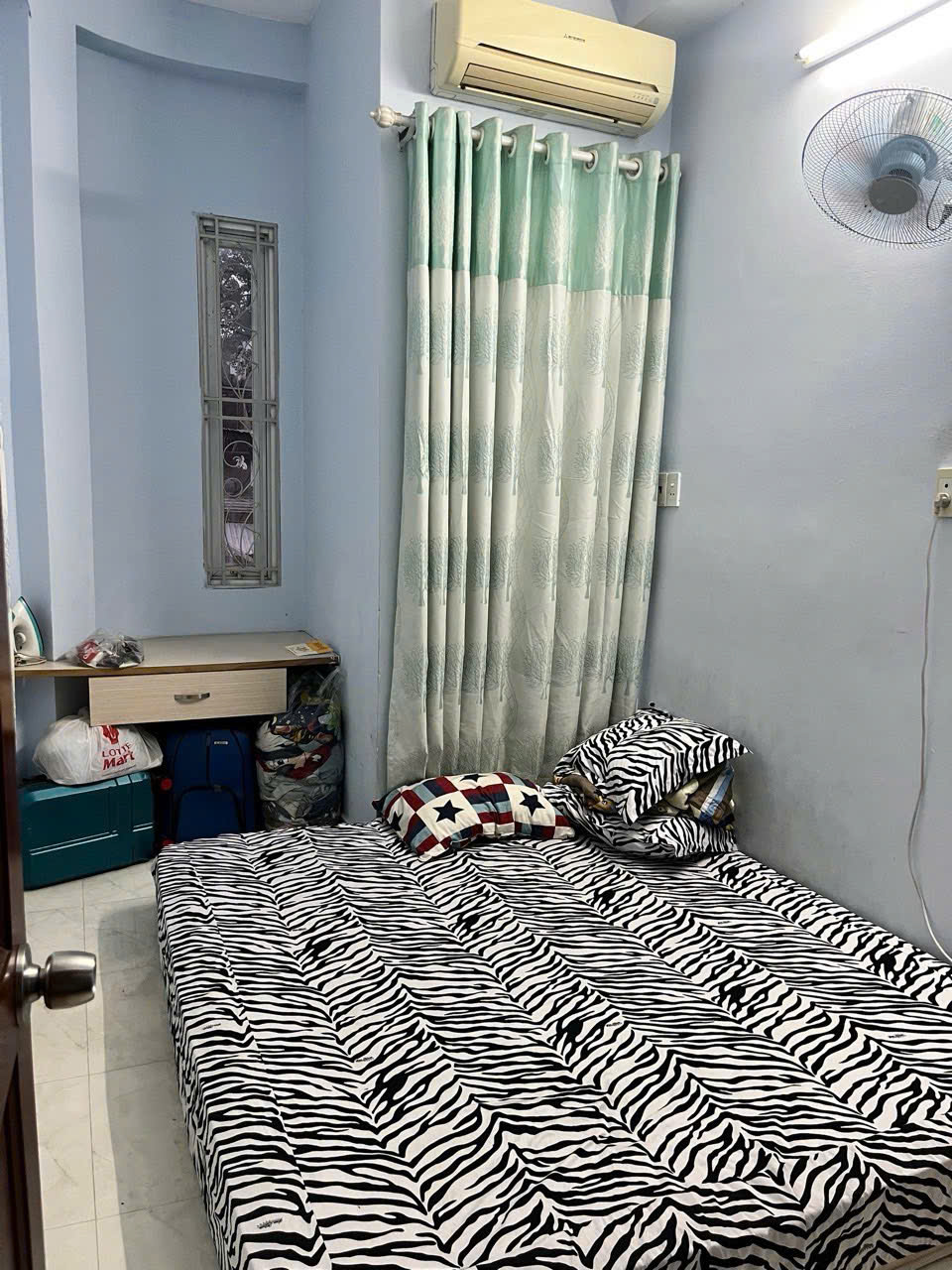 House for sale in Le Thi Rieng alley, Ben Thanh Ward, District 1 with 4 floors in a prime central location – 42.7m2 1