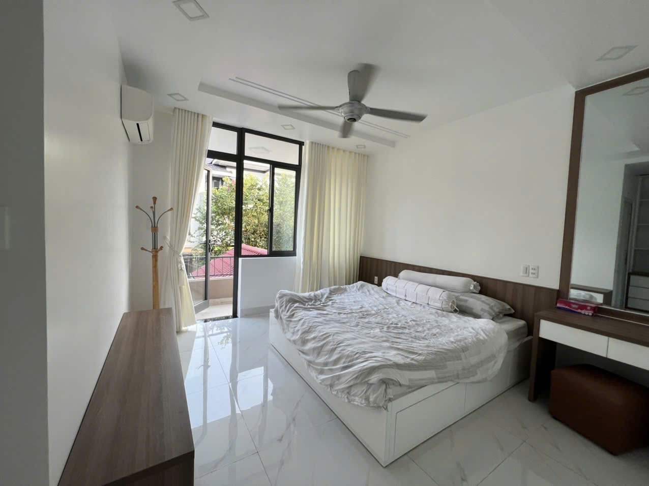 Selling Lavila Phuoc Kien, Nha Be 3-storey townhouse for rent 27 million/month – 96.8m2 11