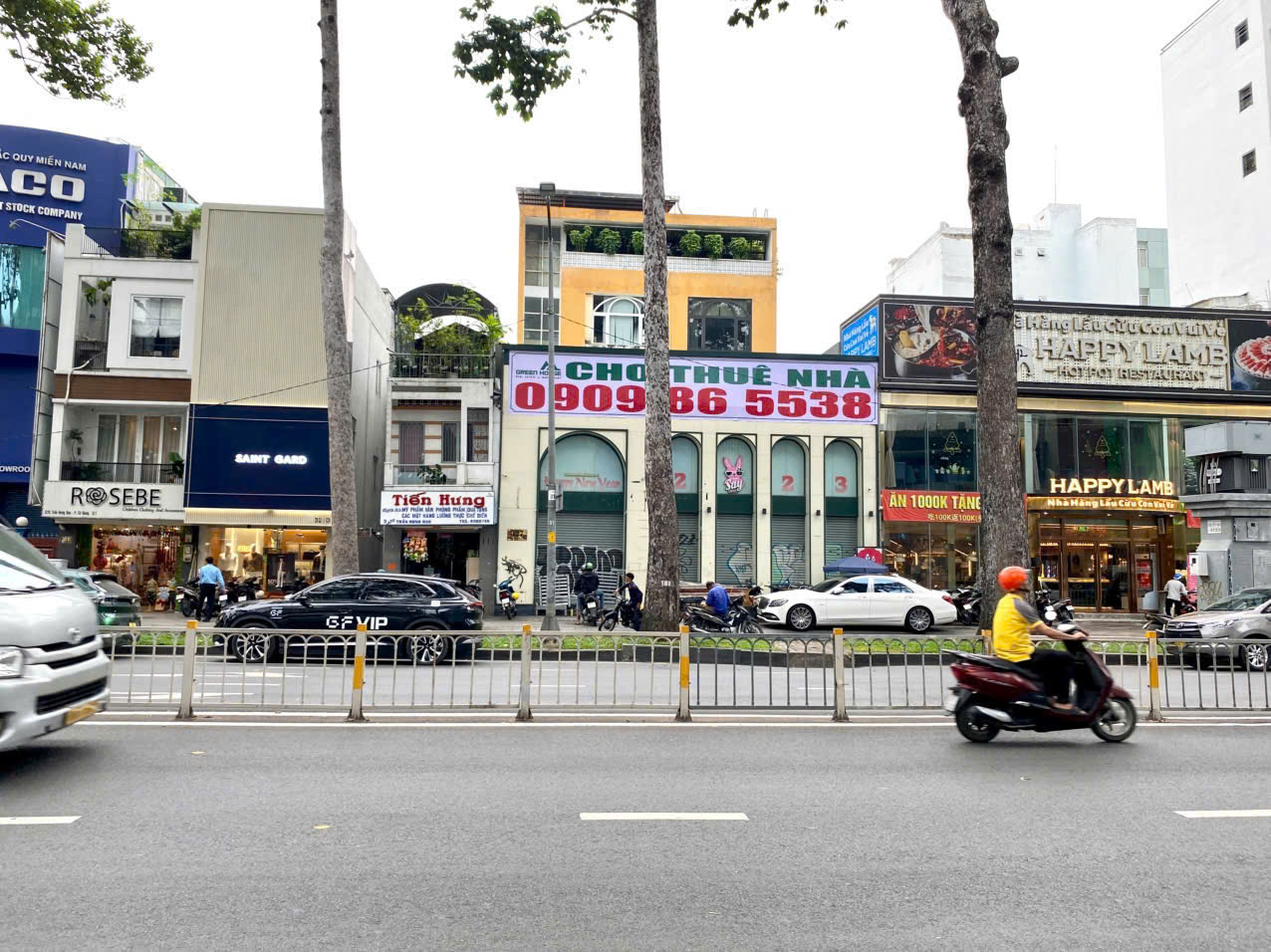 Cho thuê nhà mặt tiền 327 Trần Hưng Đạo, Quận 1 xây 5 tầng nở hậu 15m bên hông có hẻm – 288m2