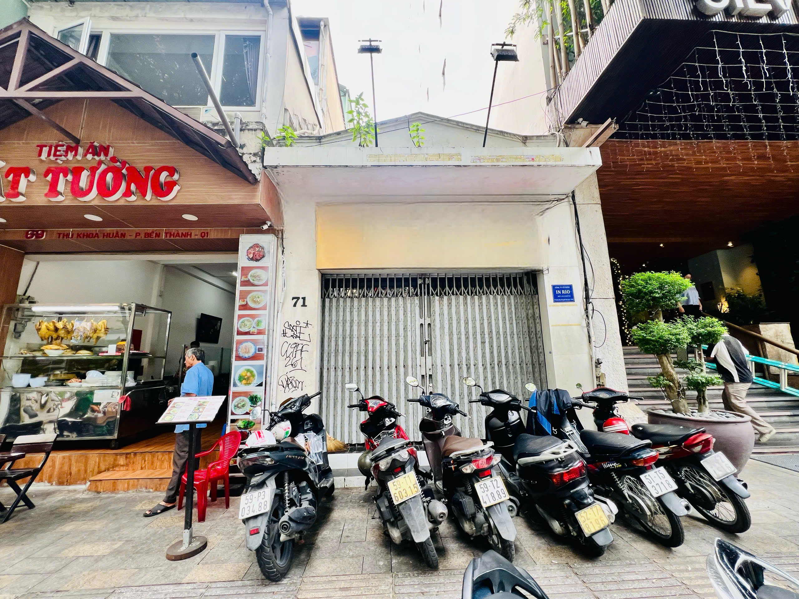 House for rent in front of 71 Thu Khoa Huan, Ben Thanh Ward, District 1 with ground floor + mezzanine – 92m2