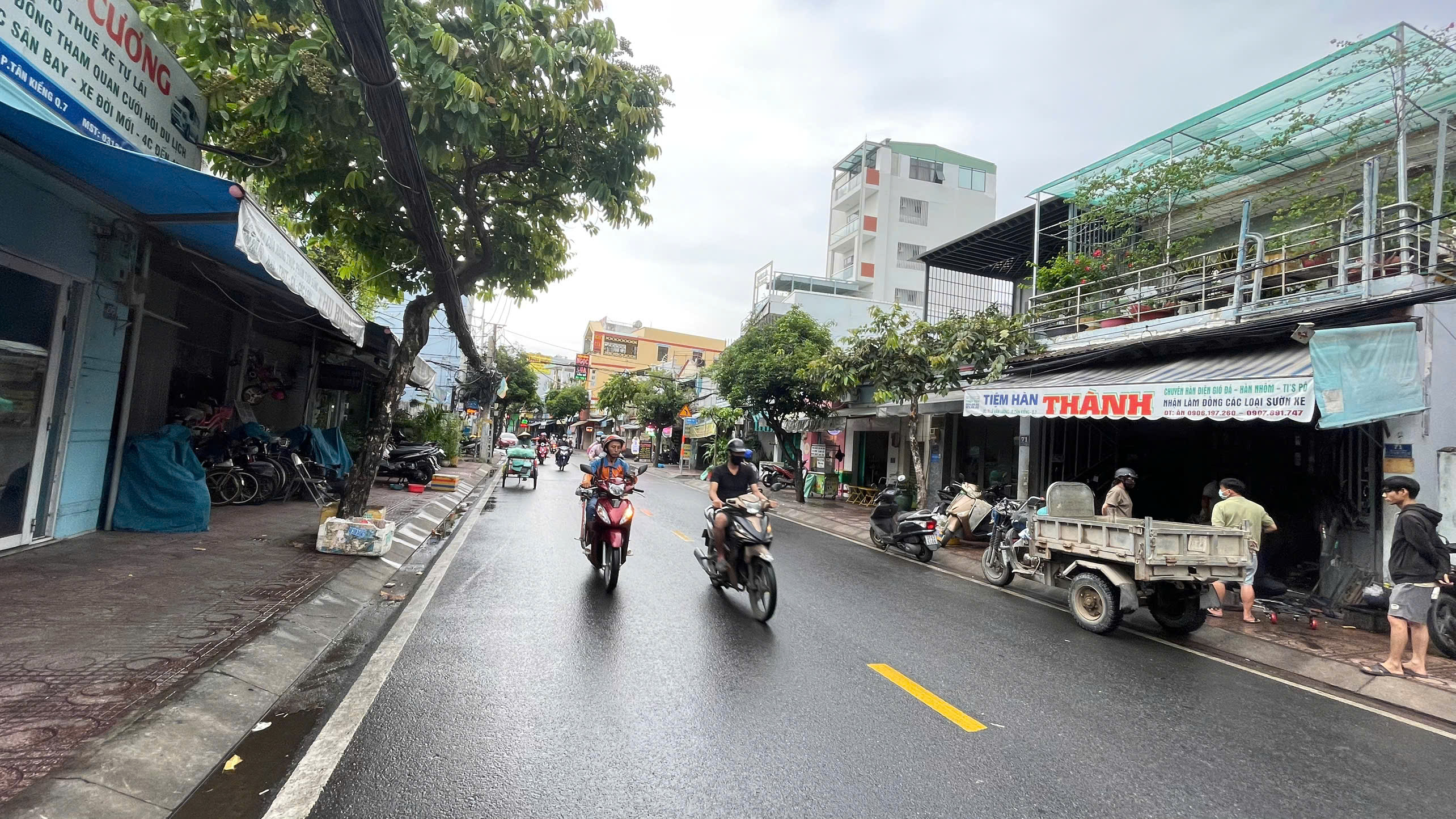 House for sale at 73 Le Van Luong, Tan Kieng Ward, District 7, the house has a square back, 7 floors – 124m2 1