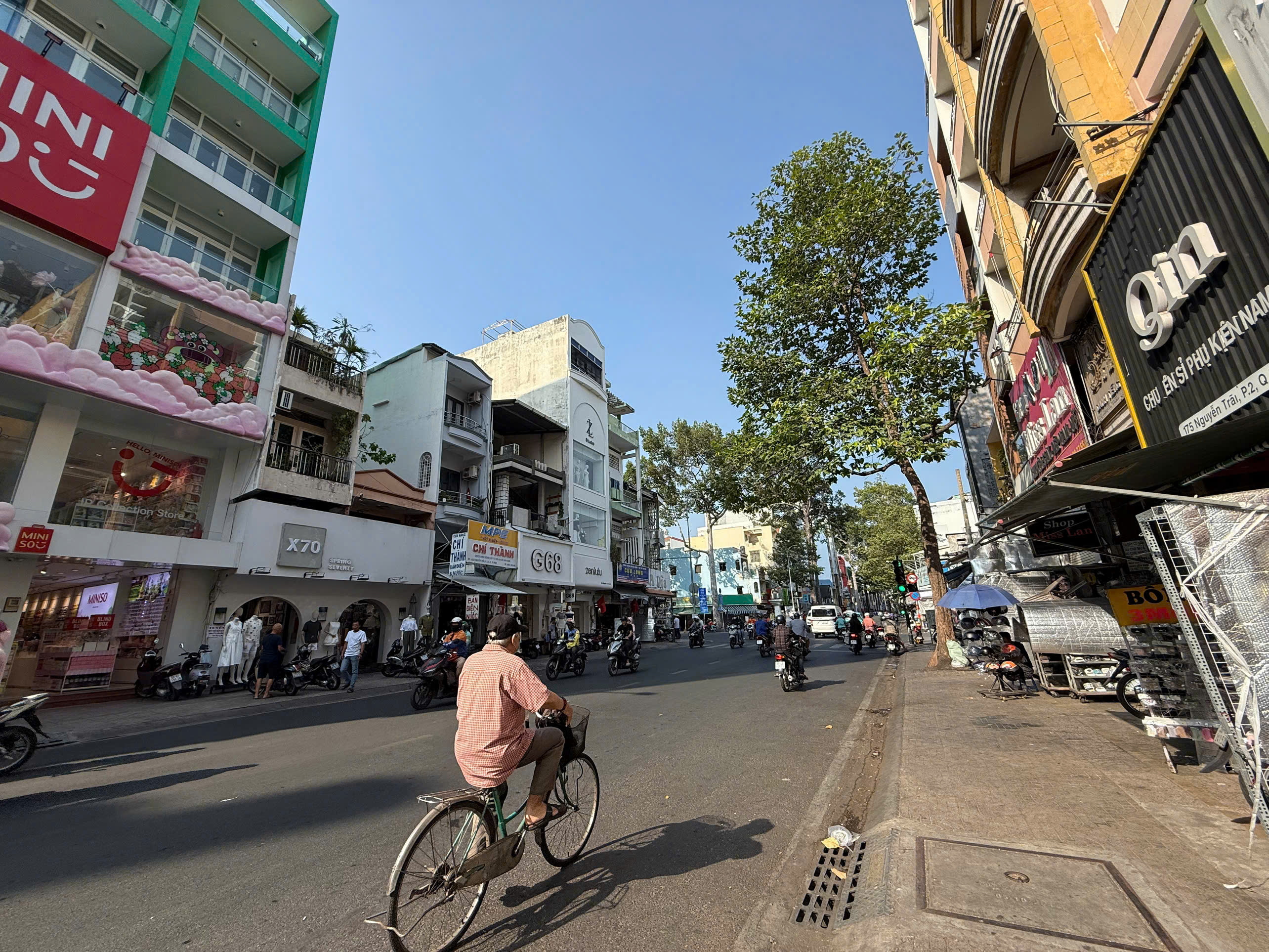 Cho thuê nhà mặt tiền Nguyễn Trãi, Phường 3, Quận 5 xây 7 tầng có thang máy – 122.4m2 1
