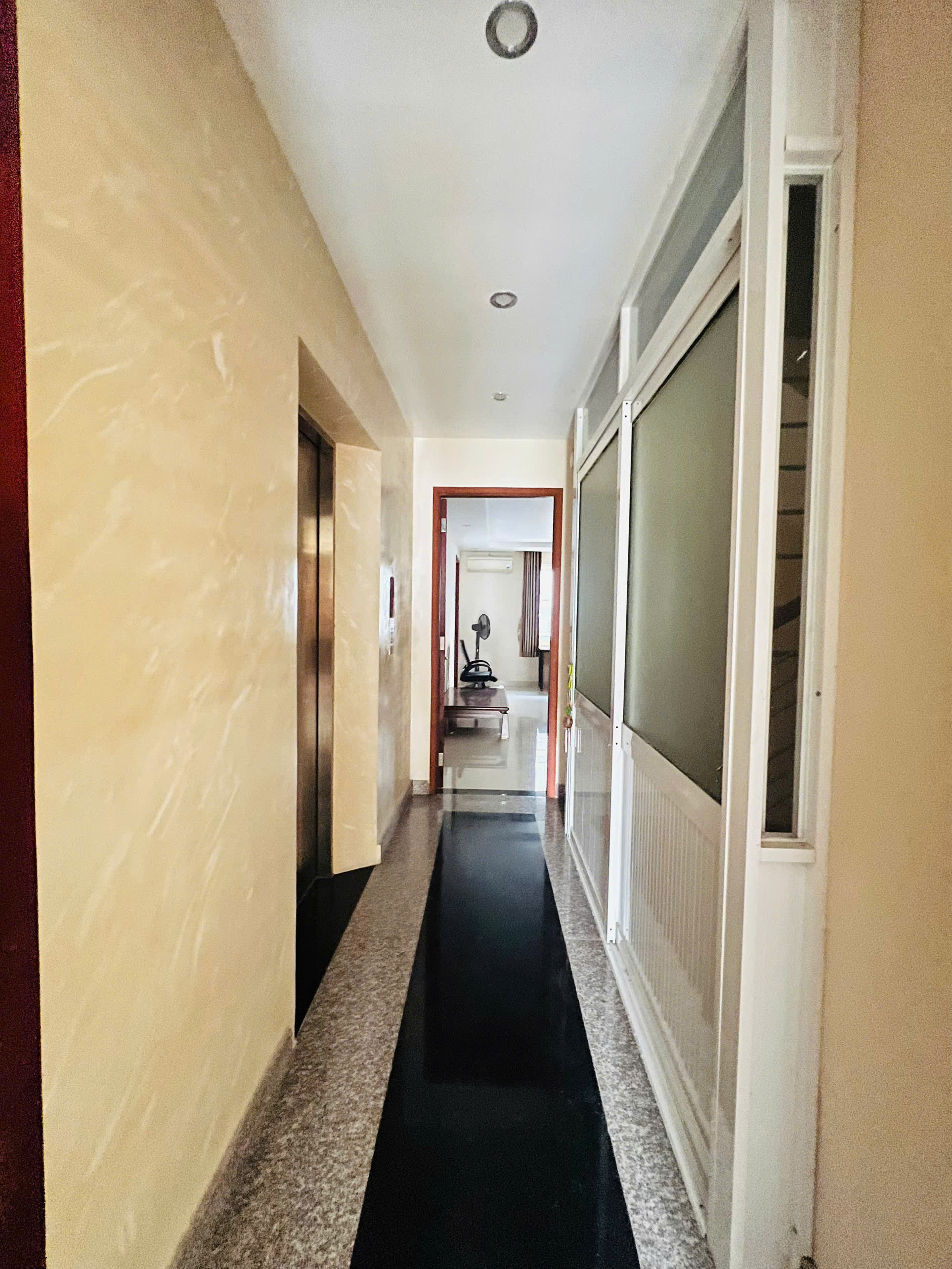 Cho thuê nhà mặt tiền Phạm Thái Bường Mỹ Toàn 1, Phú Mỹ Hưng, Quận 7 xây 6 tầng có thang máy – 216m2 4