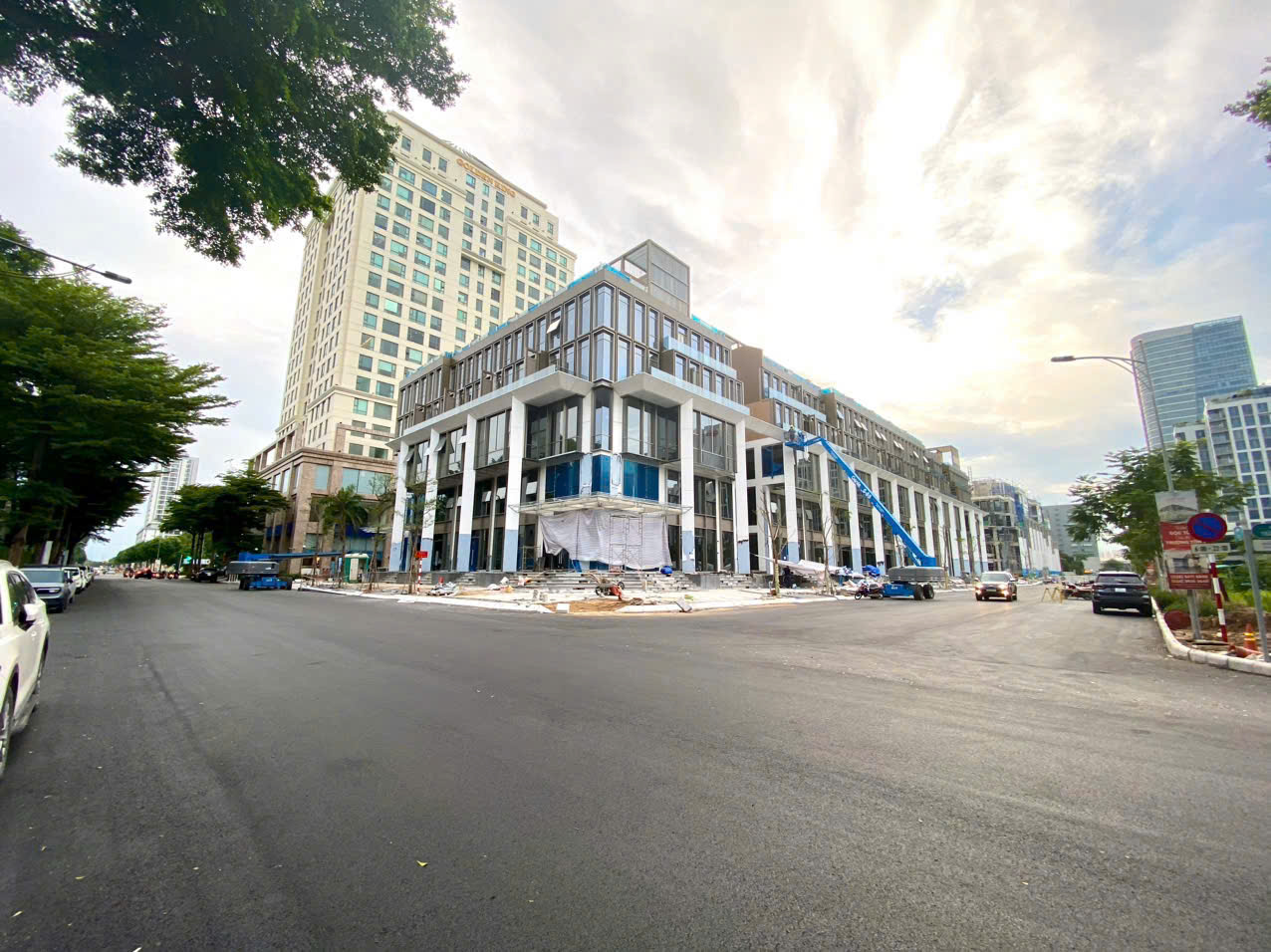 Luxury townhouse for rent in Larcade 2 Phu My Hung, District 7 corner apartment with basement + 5 floors with elevator – 434.78m2 3