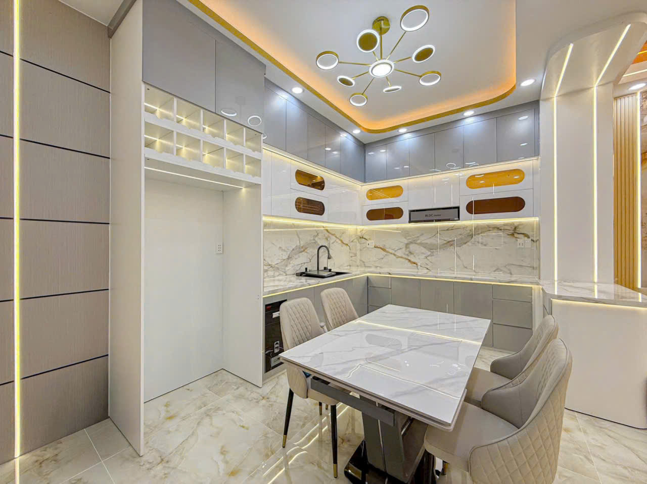 Townhouse for sale in car alley Go O Moi street, District 7 built 3 floors with 4 bedrooms with high-class furniture – 60m2 1