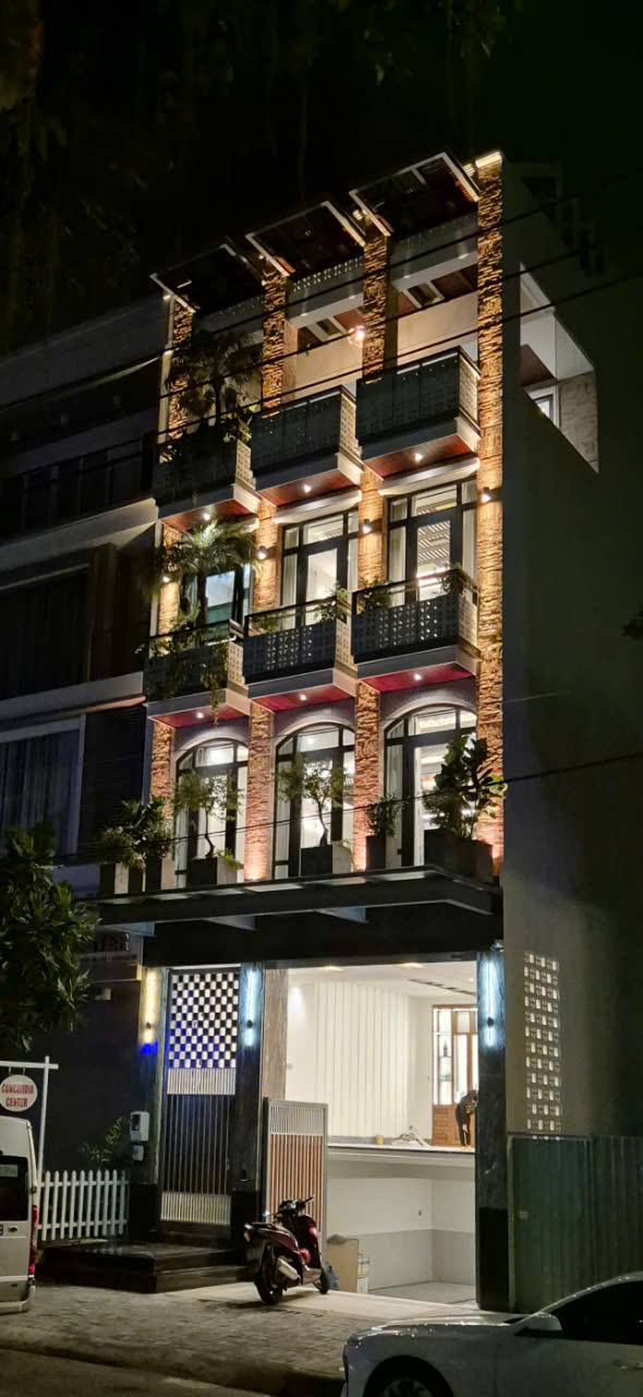 Cho thuê nhà mặt tiền Hưng Gia 5 Phú Mỹ Hưng, Quận 7 xây 6 tầng có 3 phòng ngủ, thang máy, đường lớn 10