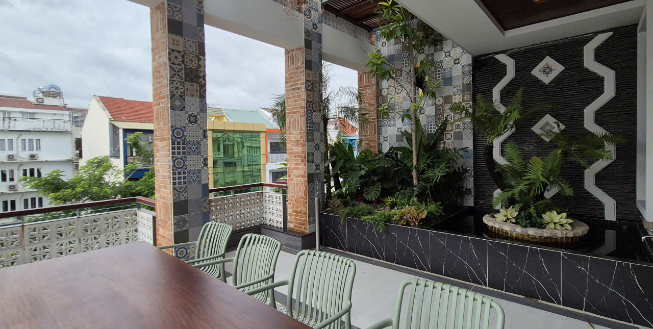 Cho thuê nhà mặt tiền Hưng Gia 5 Phú Mỹ Hưng, Quận 7 xây 6 tầng có 3 phòng ngủ, thang máy, đường lớn 8