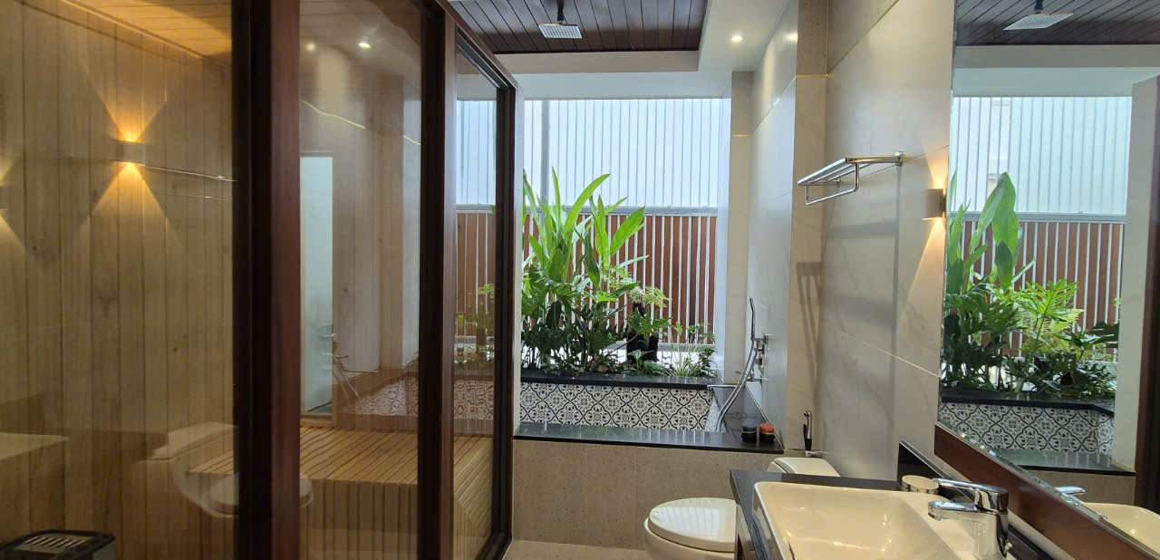 Cho thuê nhà mặt tiền Hưng Gia 5 Phú Mỹ Hưng, Quận 7 xây 6 tầng có 3 phòng ngủ, thang máy, đường lớn 2