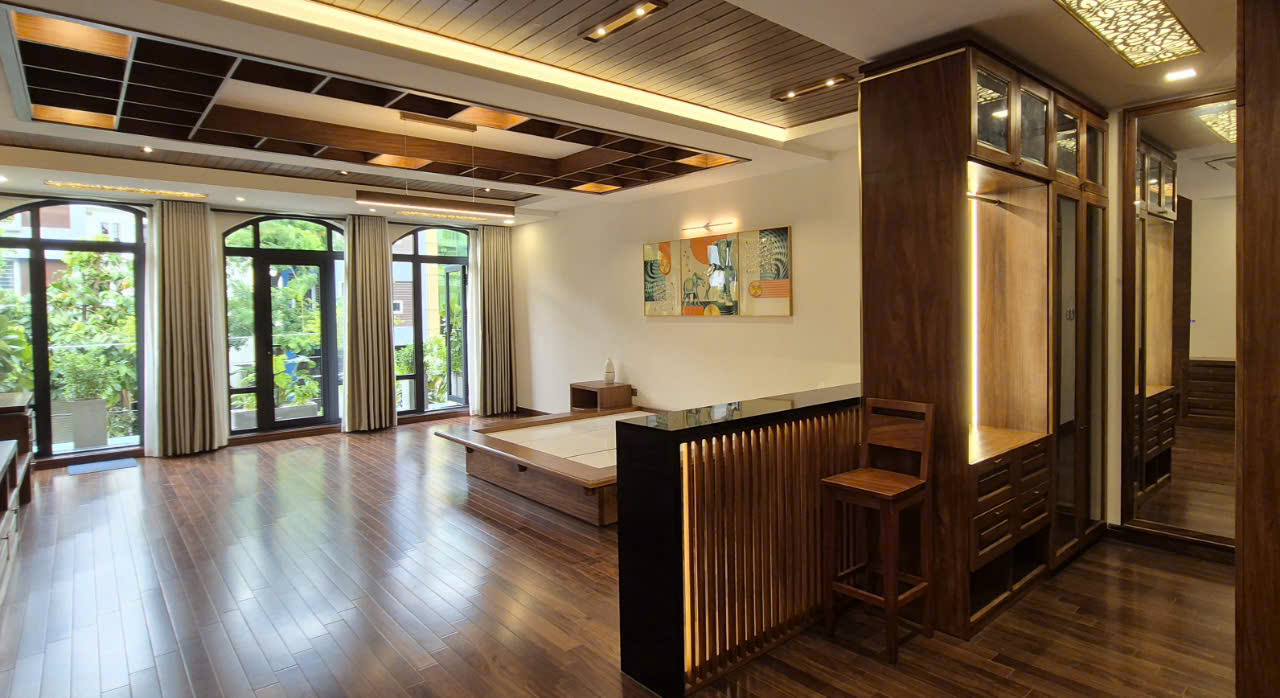 Cho thuê nhà mặt tiền Hưng Gia 5 Phú Mỹ Hưng, Quận 7 xây 6 tầng có 3 phòng ngủ, thang máy, đường lớn 1
