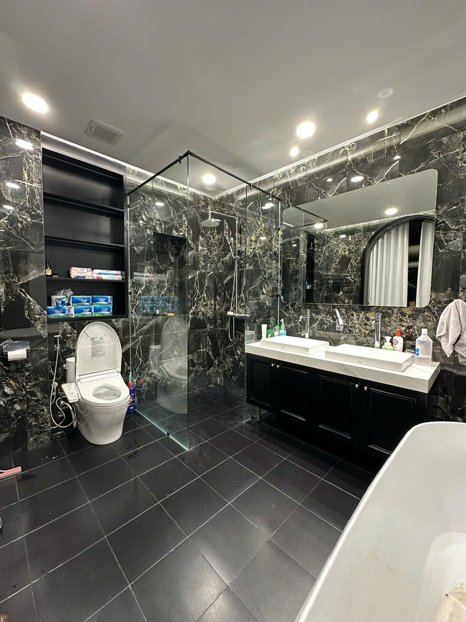 Selling or renting a townhouse in Hung Phuoc 1 Phu My Hung, District 7, building 5 floors with elevator, facing North – 111m2 1