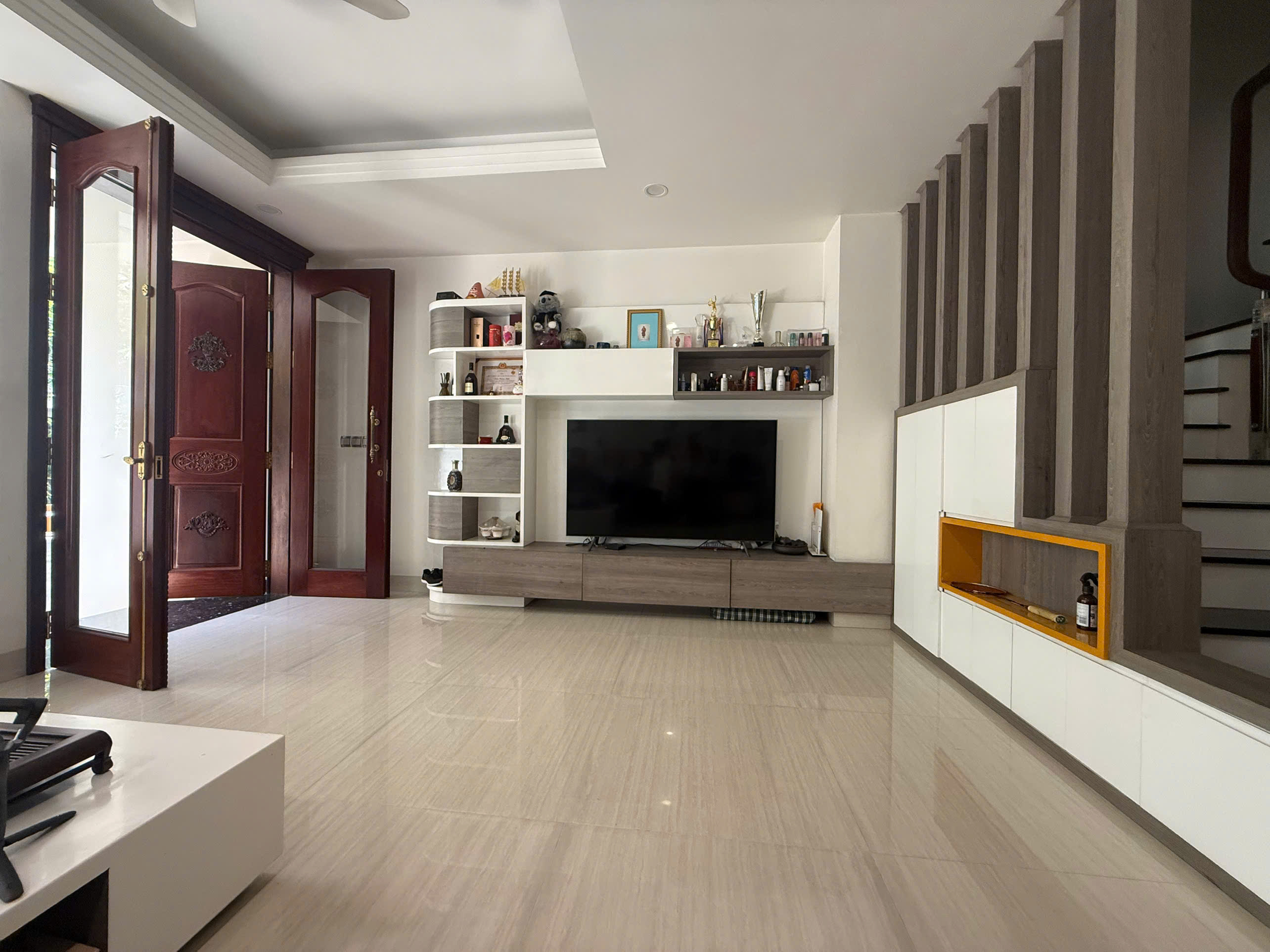 Cho thuê nhà phố KDC Him Lam Quận 7 xây hầm + 3 lầu nhà mới thiết kế 4 phòng ngủ – 100m2 5