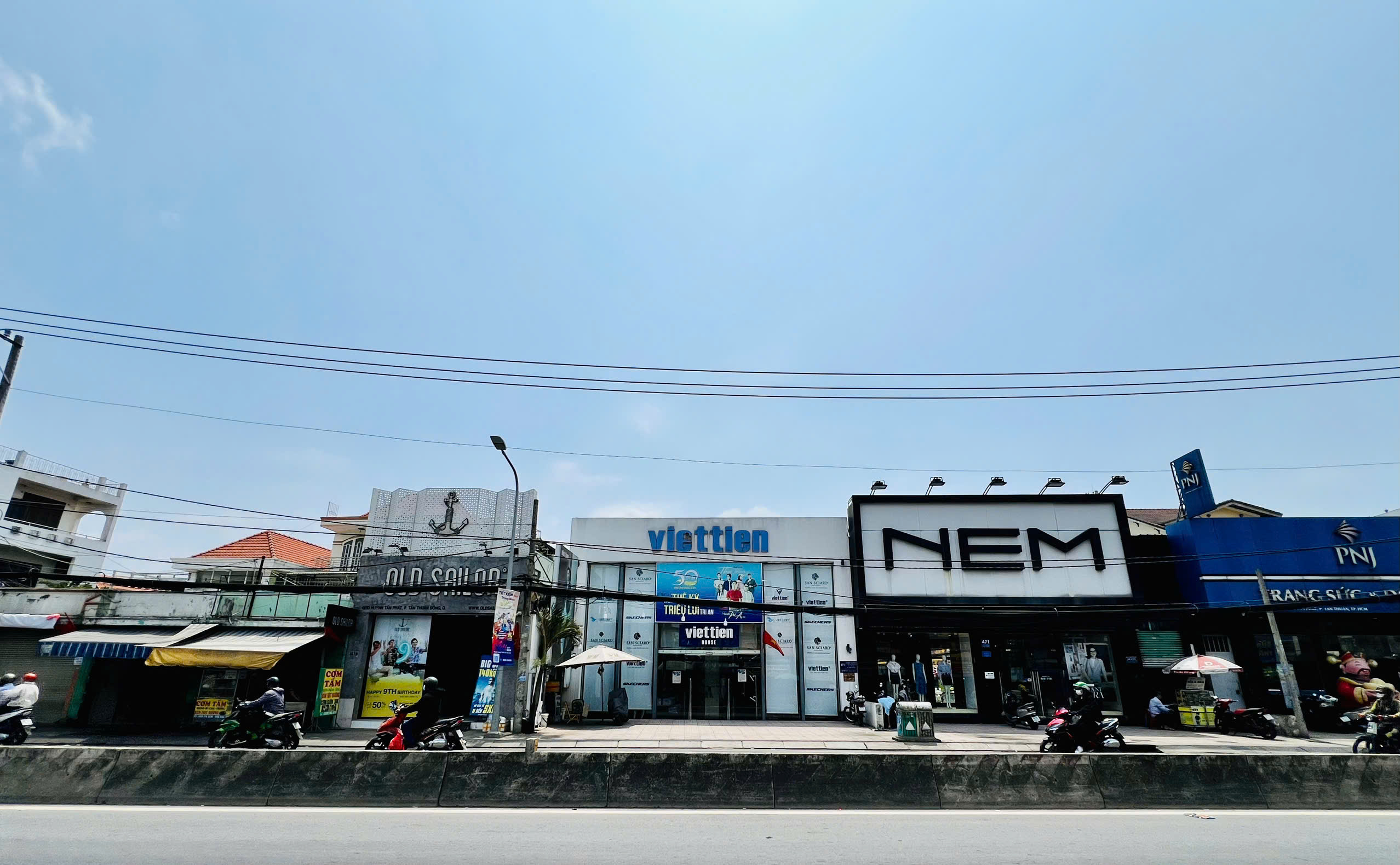 Business townhouse for rent at 471 Huynh Tan Phat, Tan Thuan Ward, District 7 Ground floor house in a beautiful location – 495m2 1