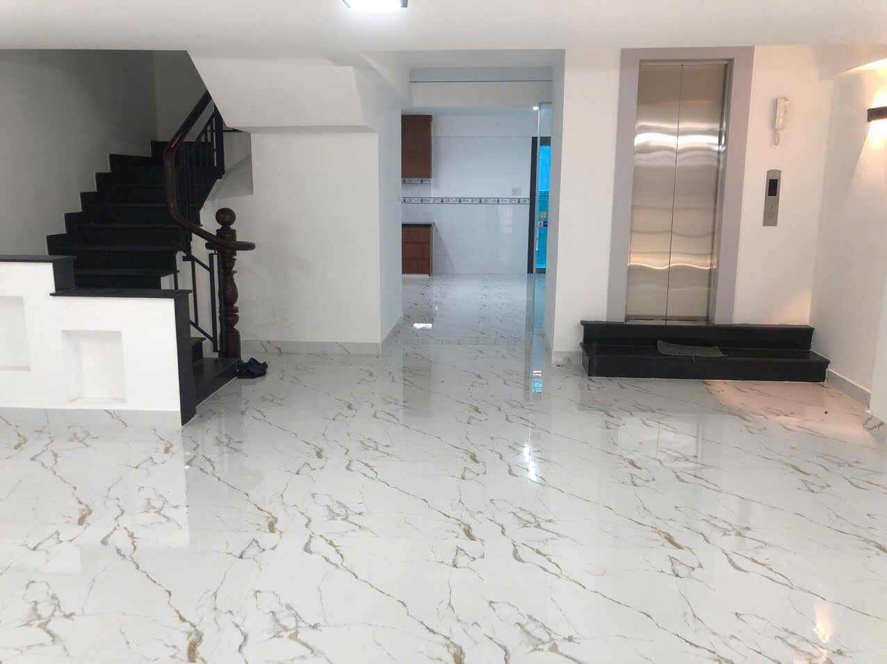 Townhouse for sale in R4-87 Hung Phuoc 3 Phu My Hung building 5 floors with elevator – 111m2 2