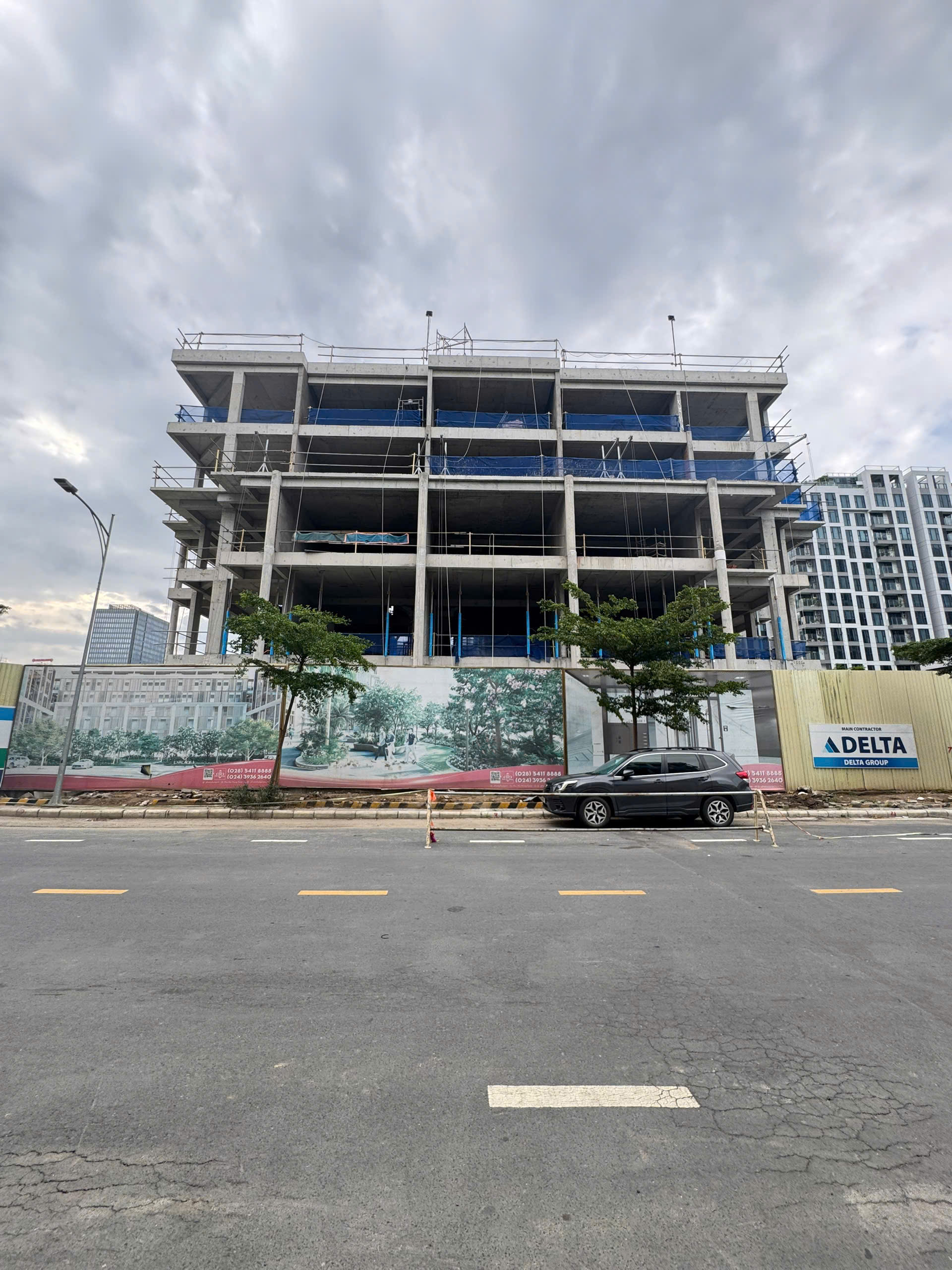 Selling 3 townhouses adjacent to Larcade 1 Phu My Hung, District 7, building 5 floors with a super beautiful Raymondine street  8