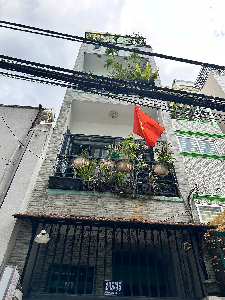 Bán nhà phố Nơ Trang Long Phường 11, Quận Bình Thạnh xây 3 tầng có 7 phòng ngủ nội thất cơ bản – 82m 7