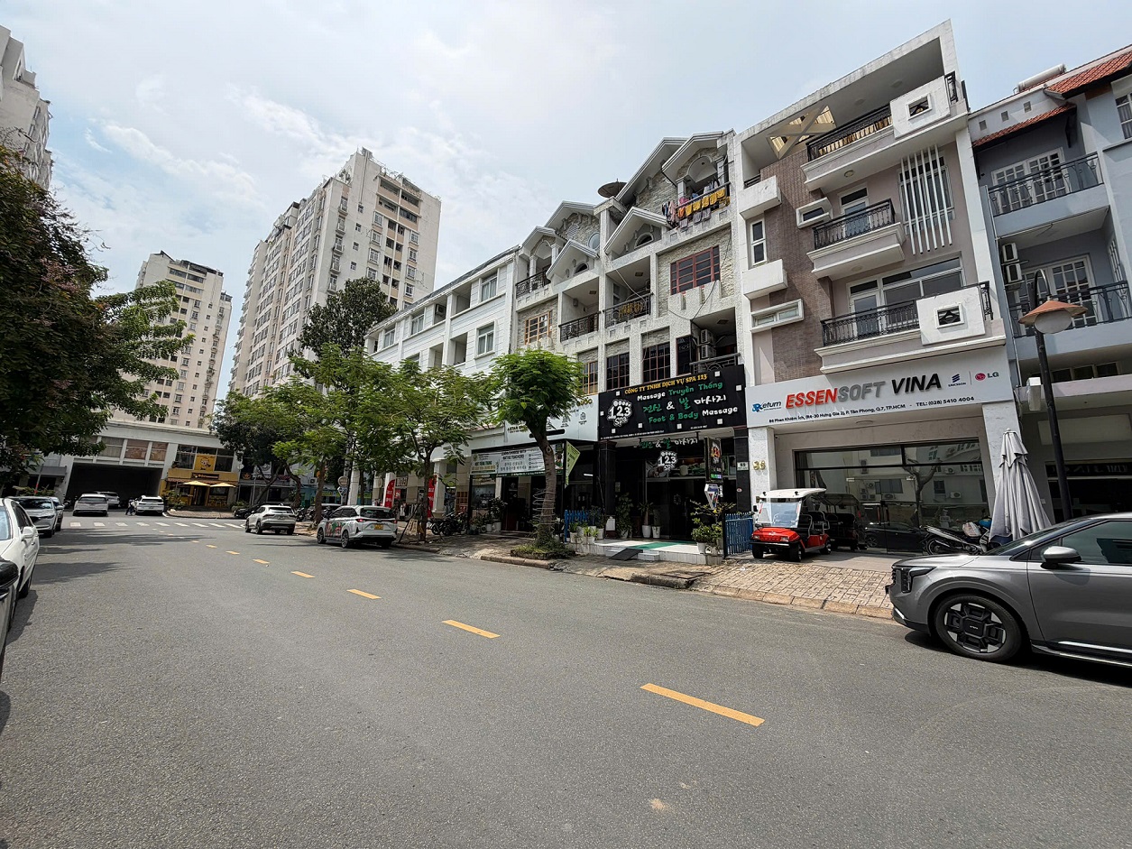 Cho thuê nhà phố Phan Khiêm Ích Hưng Gia 2 Phú Mỹ Hưng xây 5 tầng có thang máy 4 phòng ngủ – 111m2 3