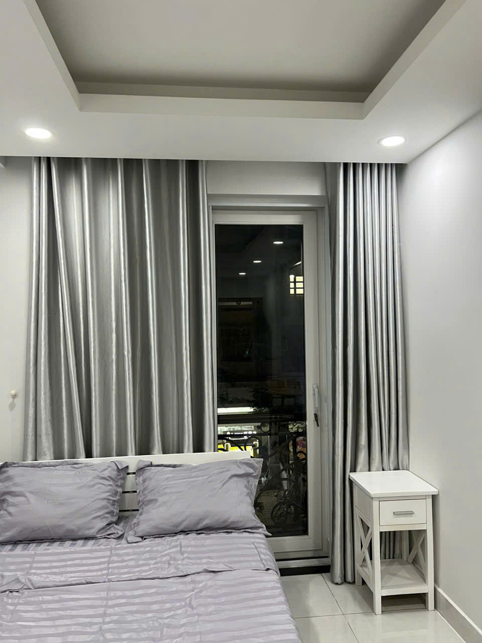 Business townhouse for sale in Phan Khiem Ich Phu My Hung, District 7 has 14 serviced apartment rooms + elevator 7