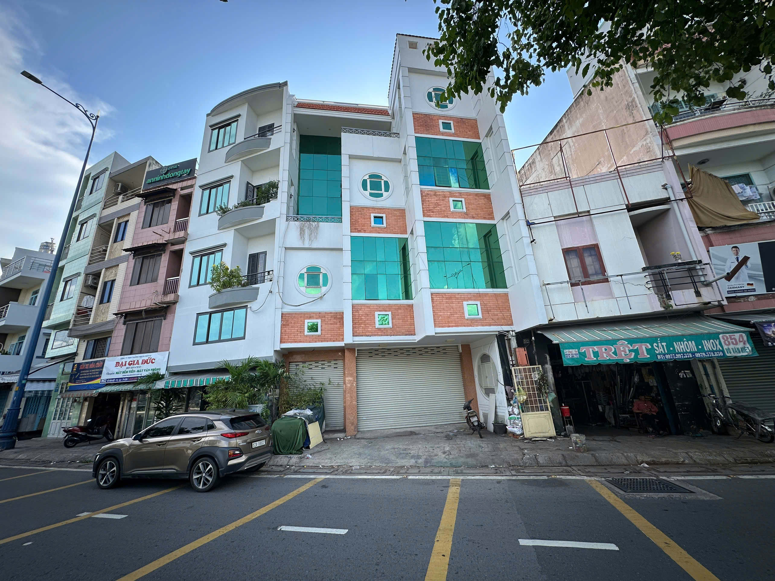 Townhouse for sale in Vo Van Kiet, Ward 5, District 5 with 4 floors with elevator facing East – 120.4m2 5