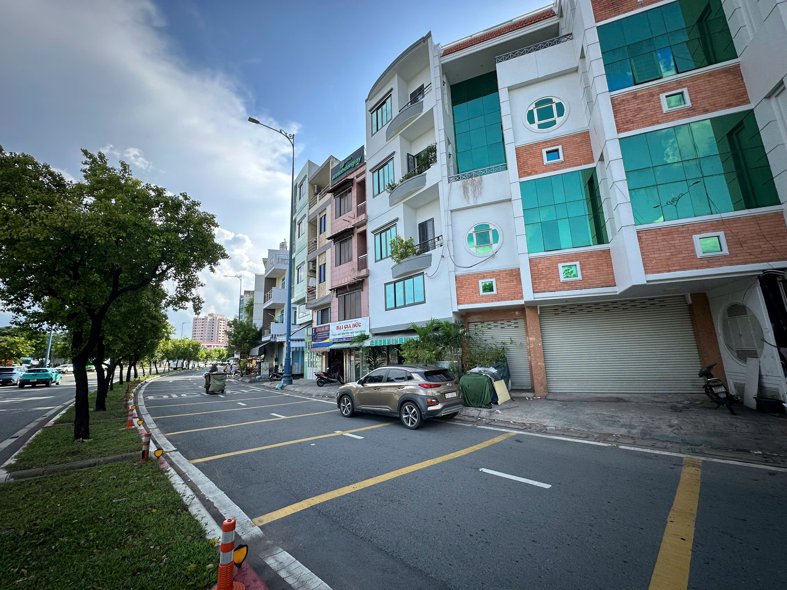 Townhouse for sale in Vo Van Kiet, Ward 5, District 5 with 4 floors with elevator facing East – 120.4m2 2