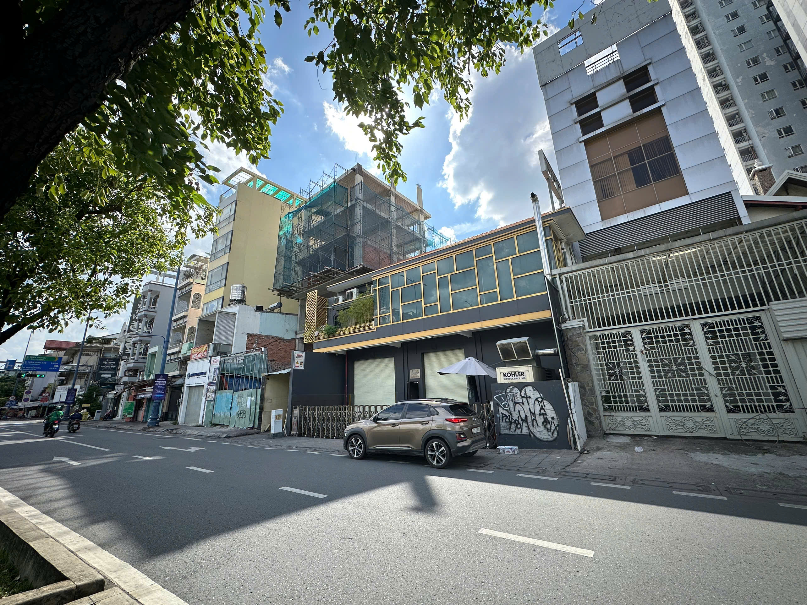 Selling Vo Van Kiet townhouse, Co Giang Ward, District 1 building 6 floors facing Southeast – 256.2m2 3