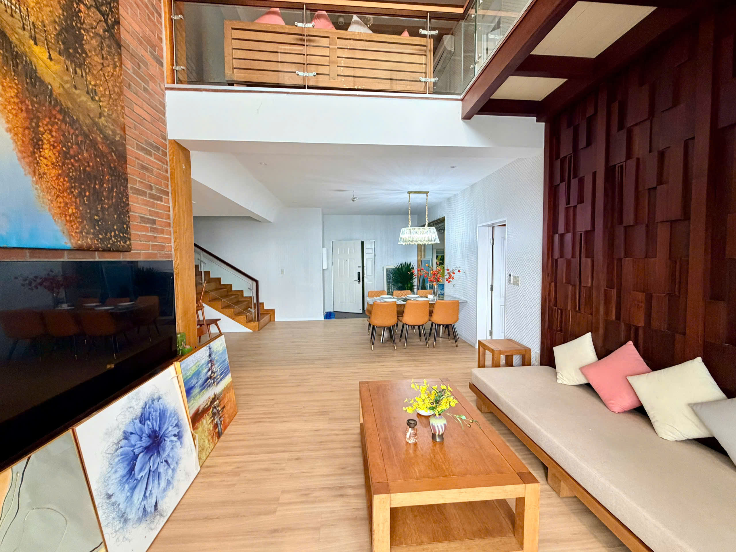 Cho thuê penthouse Riverside Residence Phú Mỹ Hưng có 4 phòng ngủ nội thất đẹp view biệt thự - 227m2