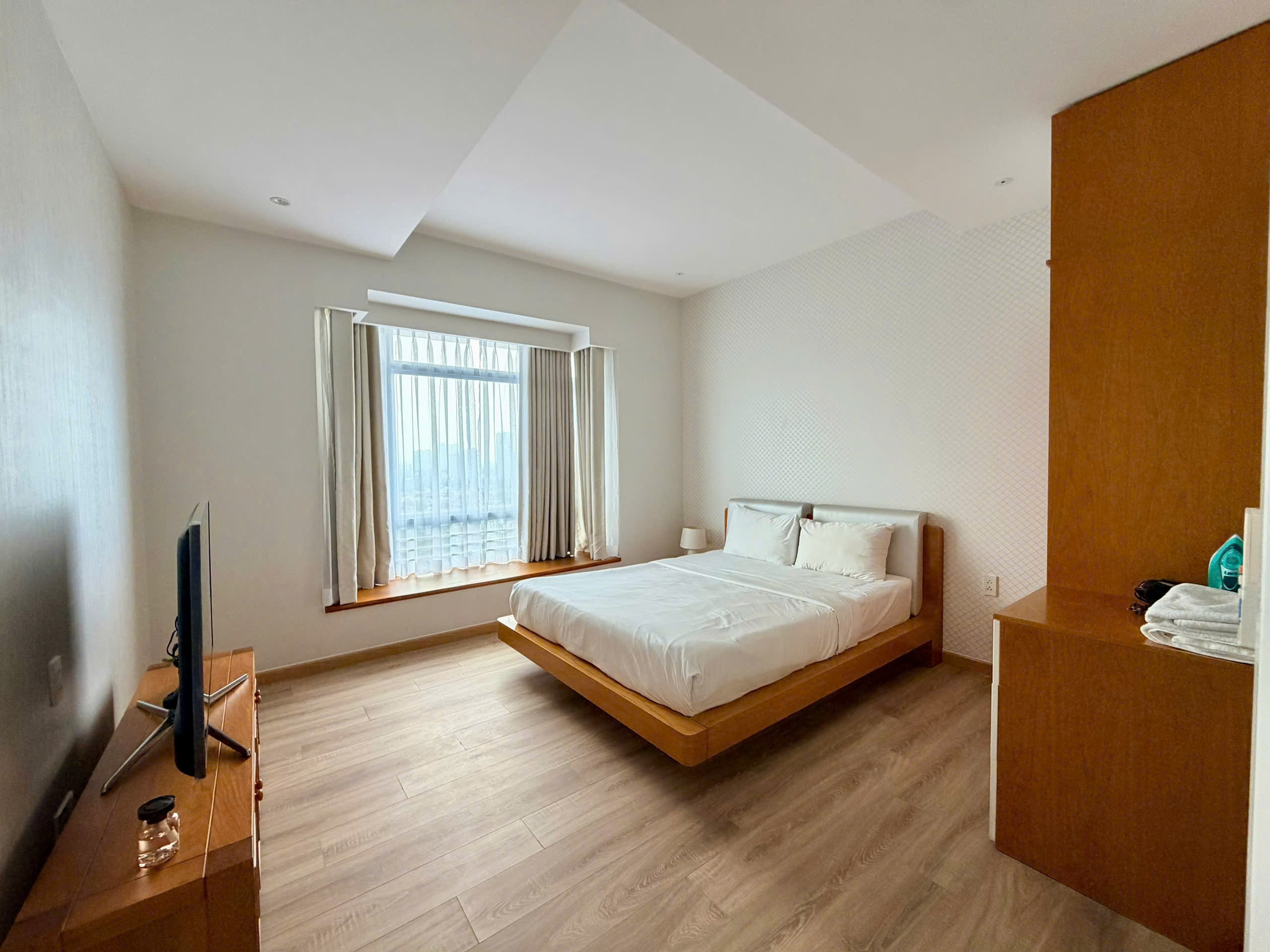 Cho thuê penthouse Riverside Residence Phú Mỹ Hưng có 4 phòng ngủ nội thất đẹp view biệt thự - 227m2 1