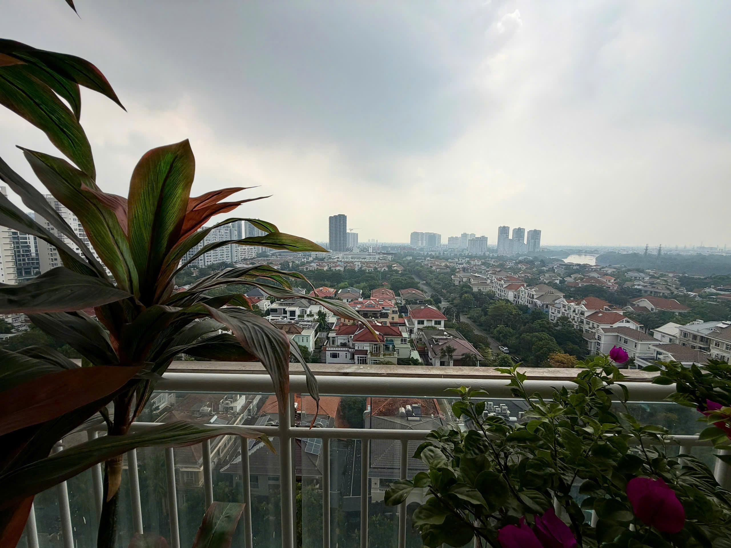Cho thuê penthouse Riverside Residence Phú Mỹ Hưng có 4 phòng ngủ nội thất đẹp view biệt thự - 227m2 12