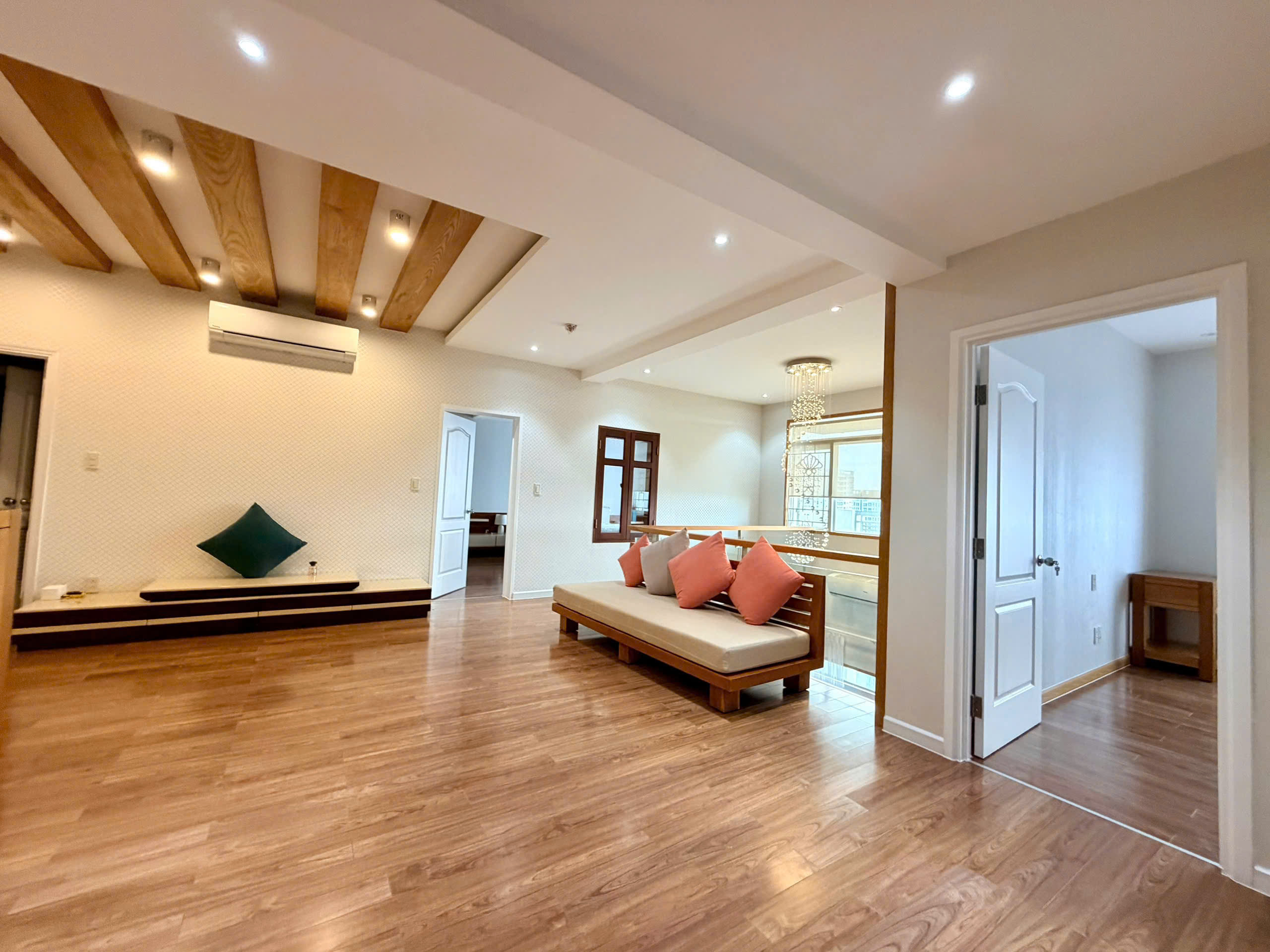 Cho thuê penthouse Riverside Residence Phú Mỹ Hưng có 4 phòng ngủ nội thất đẹp view biệt thự - 227m2 10