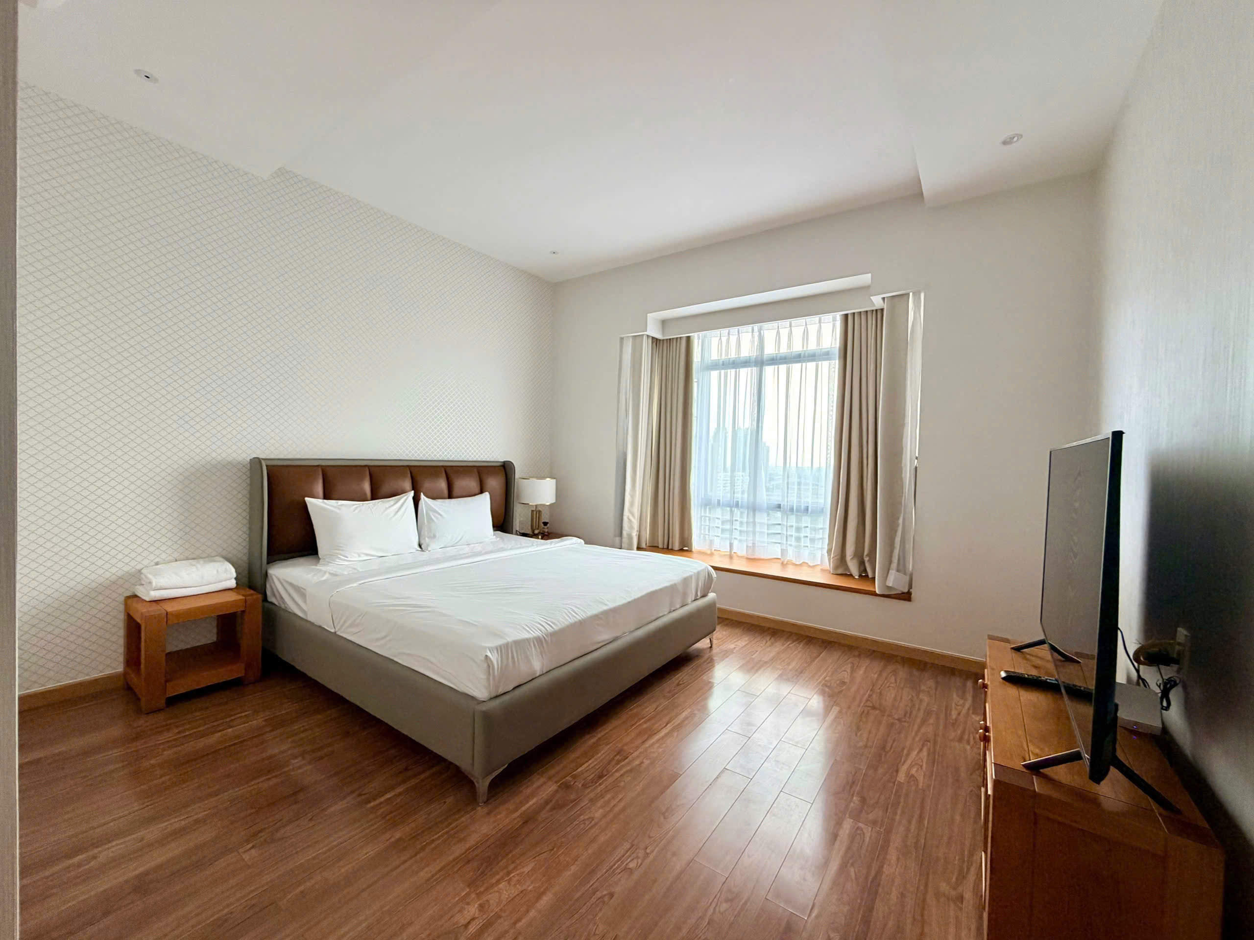 Cho thuê penthouse Riverside Residence Phú Mỹ Hưng có 4 phòng ngủ nội thất đẹp view biệt thự - 227m2 9