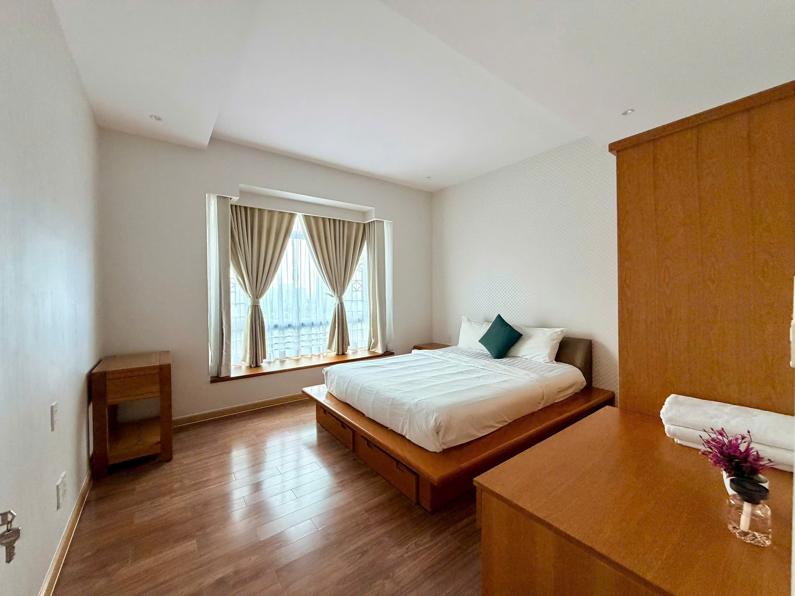 Cho thuê penthouse Riverside Residence Phú Mỹ Hưng có 4 phòng ngủ nội thất đẹp view biệt thự - 227m2 8
