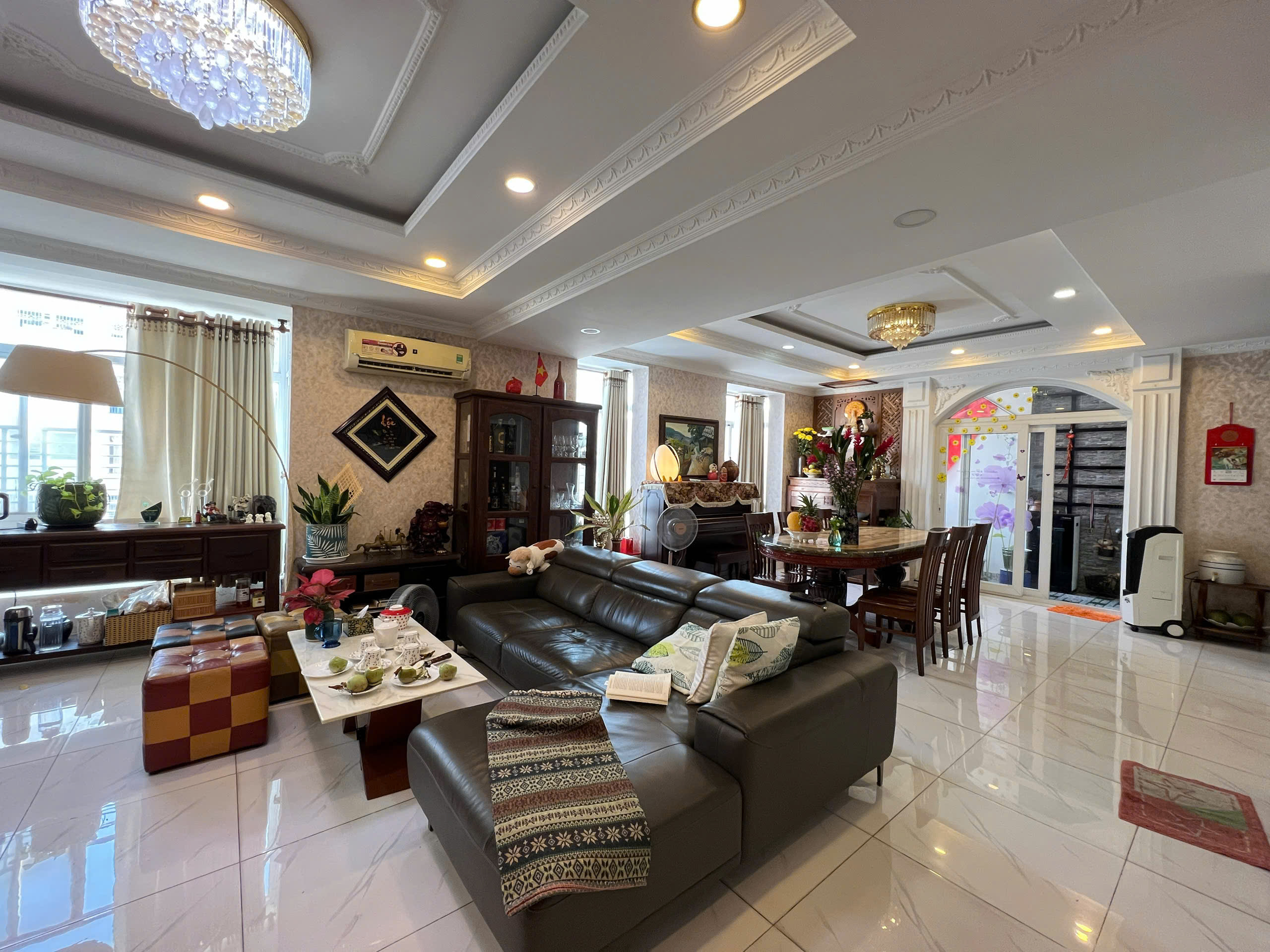 Bán penthouse Sky Garden 3 Phú Mỹ Hưng, Quận 7 thiết kế 3 phòng ngủ hướng Nam, lầu 15 – 200m2