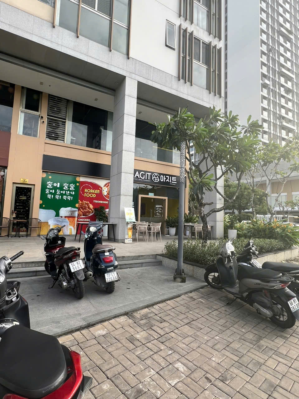 Shophouse for rent in Midtown Phu My Hung, District 7 with 1 floor and 2 facades with many car parking spaces 6