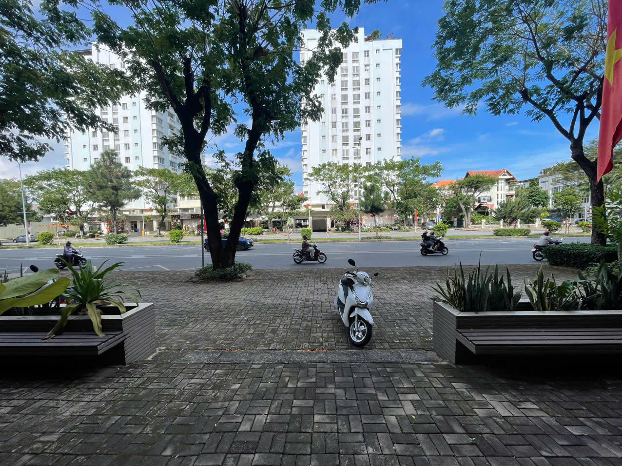 Shophouse for sale in Nam Khang Phu My Hung, District 7 with ground floor + floor, front of Nguyen Luong Bang street – 192m2 1