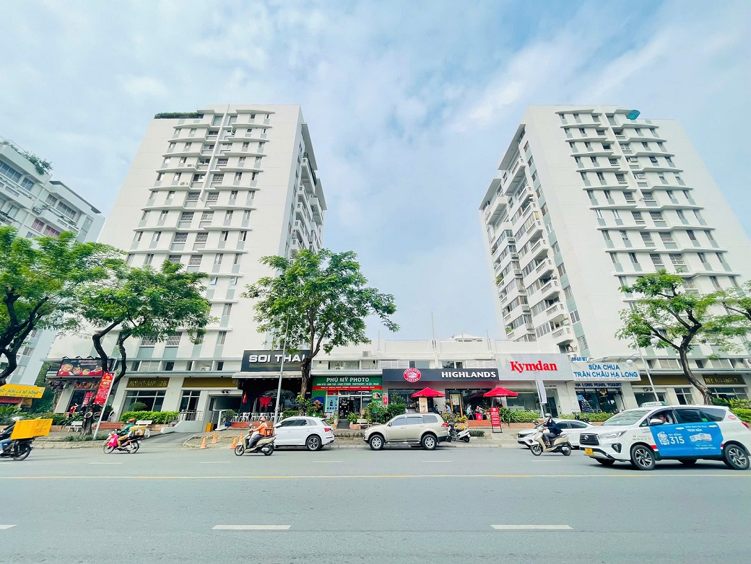 Shophouse for sale at 8 Nguyen Duc Canh, Phu My Hung, District 7 at the intersection of Nguyen Van Linh 2