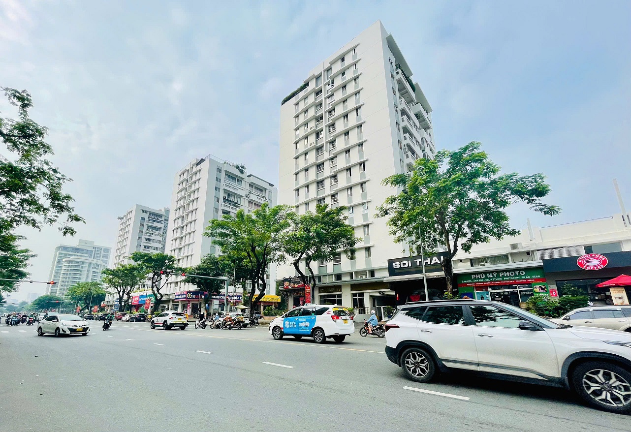 Shophouse for sale at 8 Nguyen Duc Canh, Phu My Hung, District 7 at the intersection of Nguyen Van Linh 1