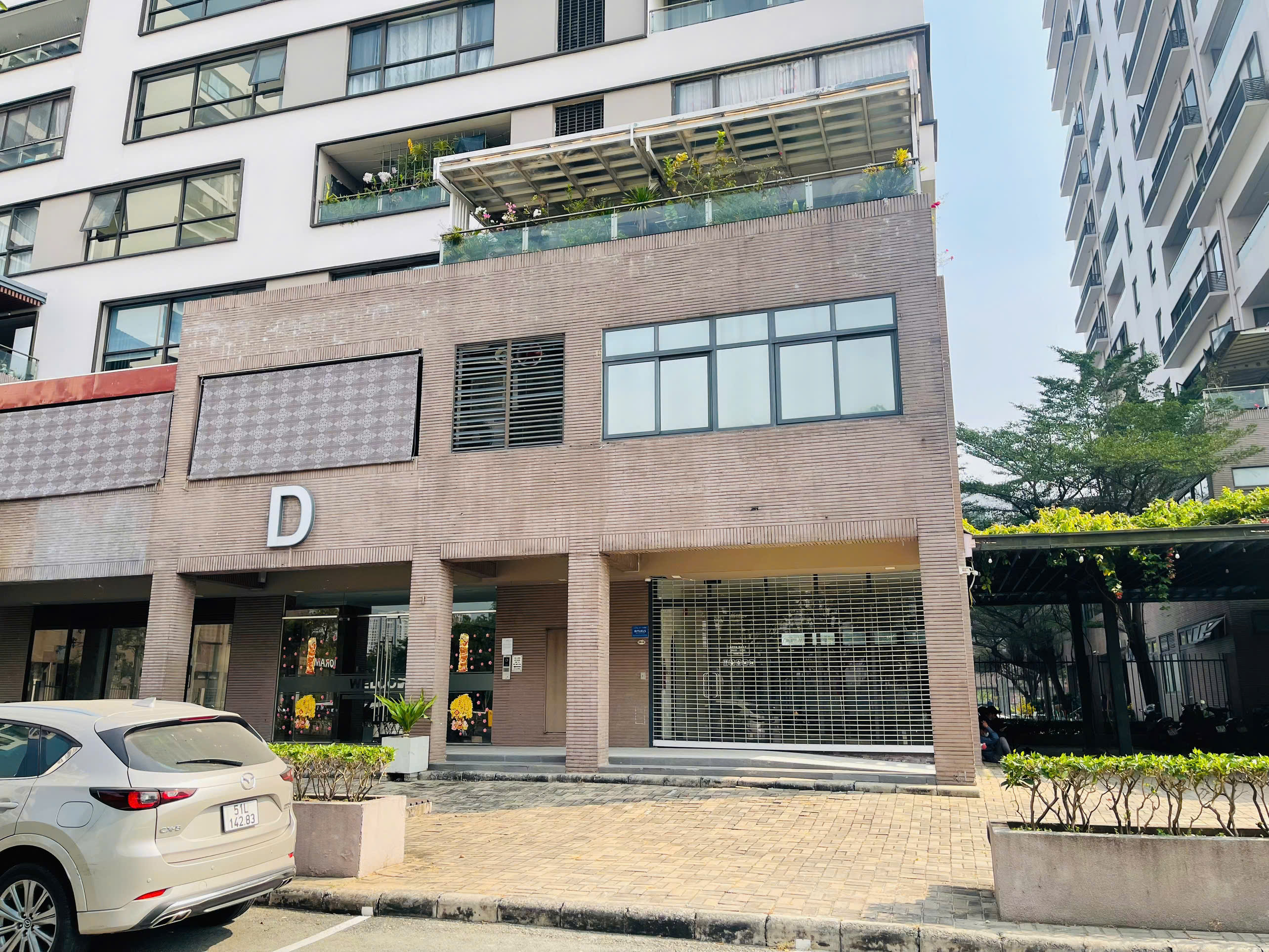 Panorama shophouse for sale or lease in Phu My Hung, District 7 with river view with large parking lot basements – 547m2