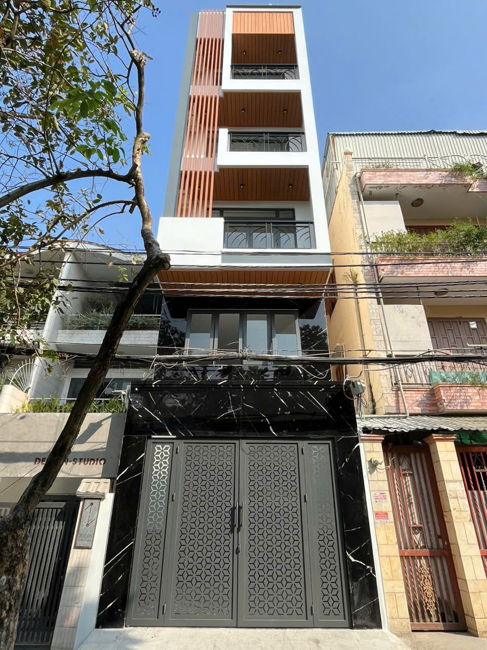 Bán tòa nhà căn hộ dịch vụ đường 47, Tân Quy, Quận 7 có 11 phòng ngủ, xây 6 tầng, thang máy