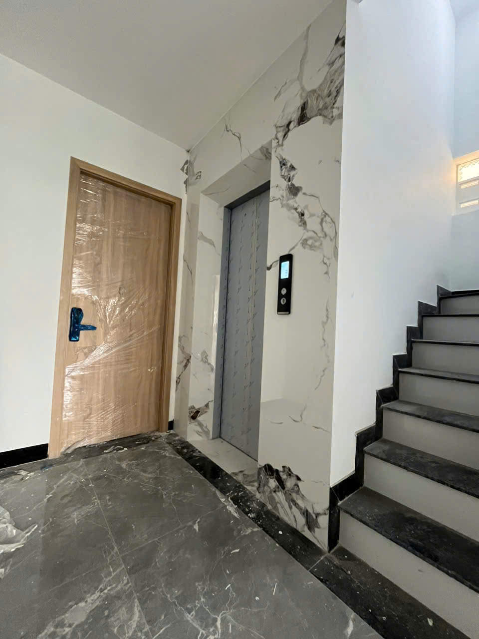 Bán tòa nhà căn hộ dịch vụ đường 47, Tân Quy, Quận 7 có 11 phòng ngủ, xây 6 tầng, thang máy 2
