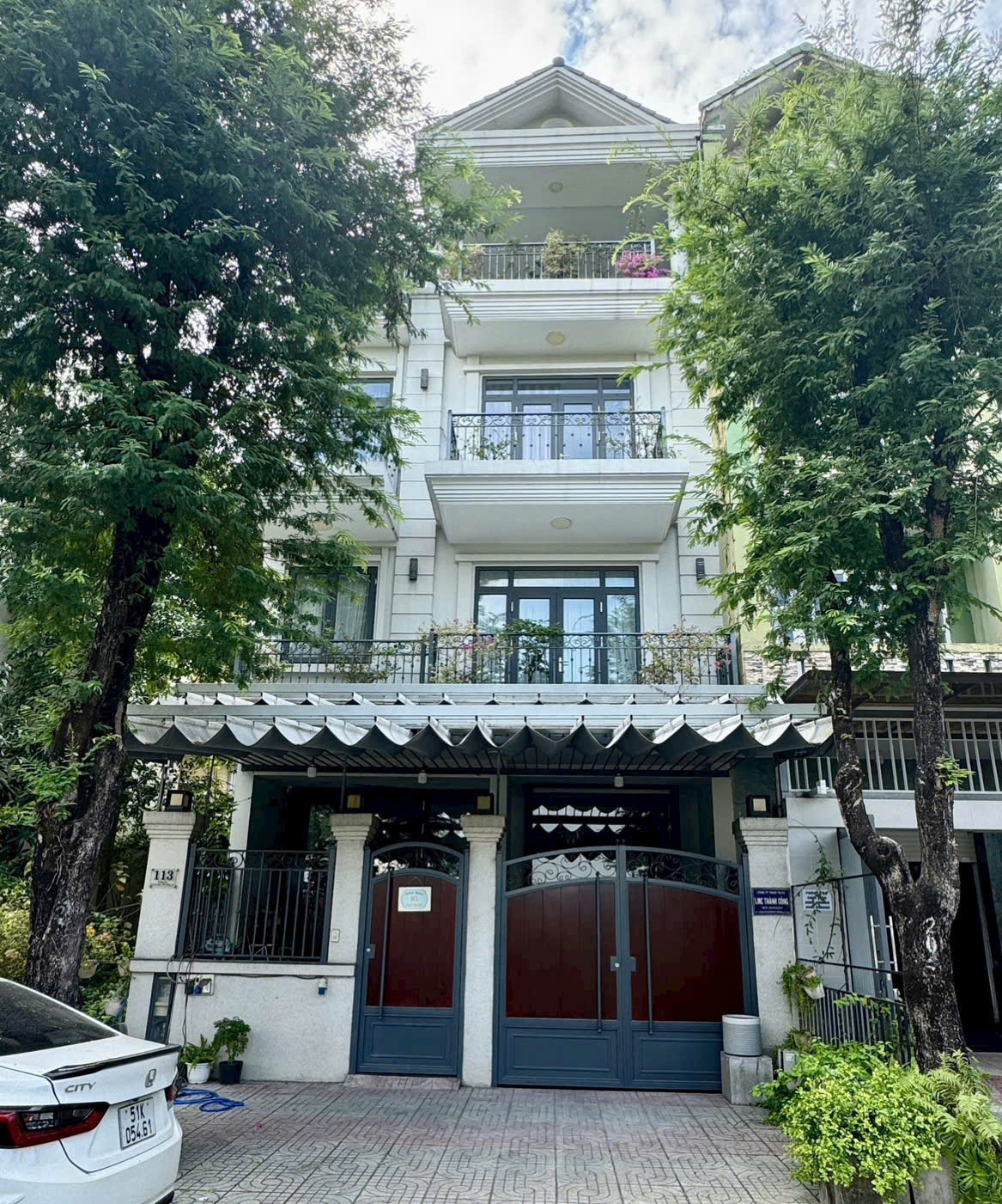 Bán tòa nhà KDC Sadeco Ven Sông, Phường Tân Phong Quận 7 xây 6 tầng có 7 phòng ngủ thang máy – 126m2